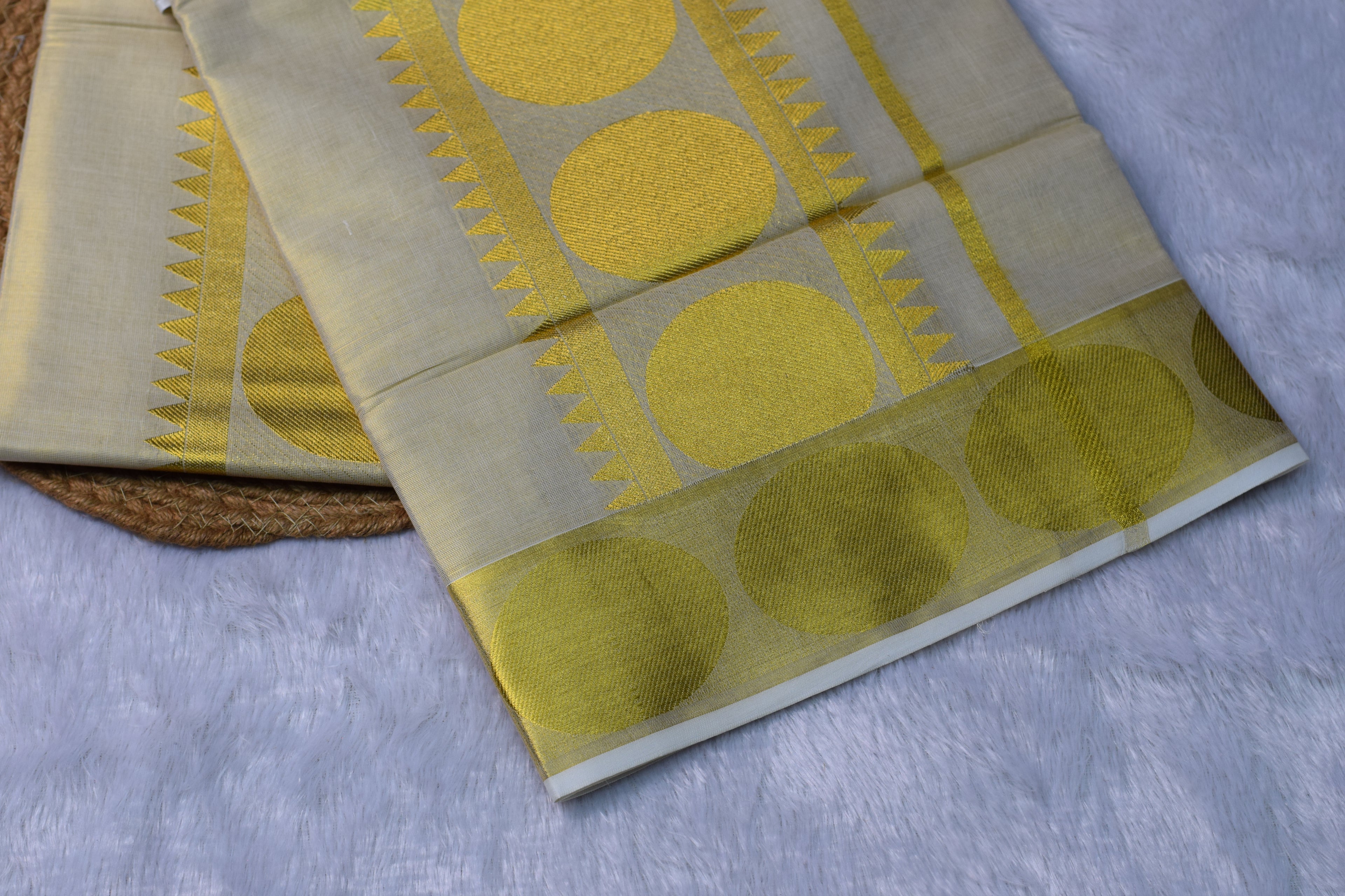 Cream Kerala Tissue Saree with Olive Gold Circle Zari Border - View 3 - Nushio
