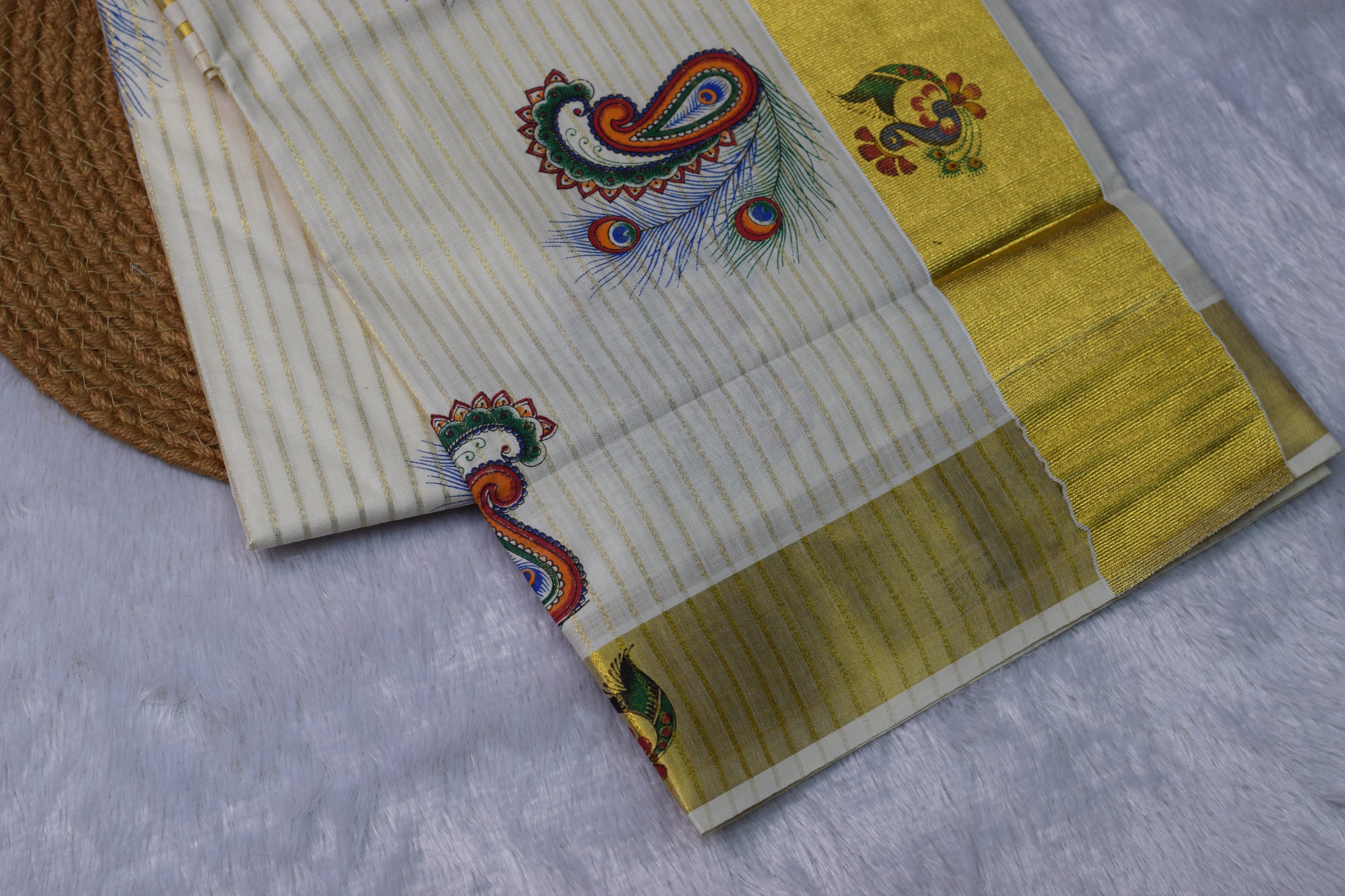 Kerala Kasavu Set Saree with Peacock & Paisley Design - View 2 - Nushio