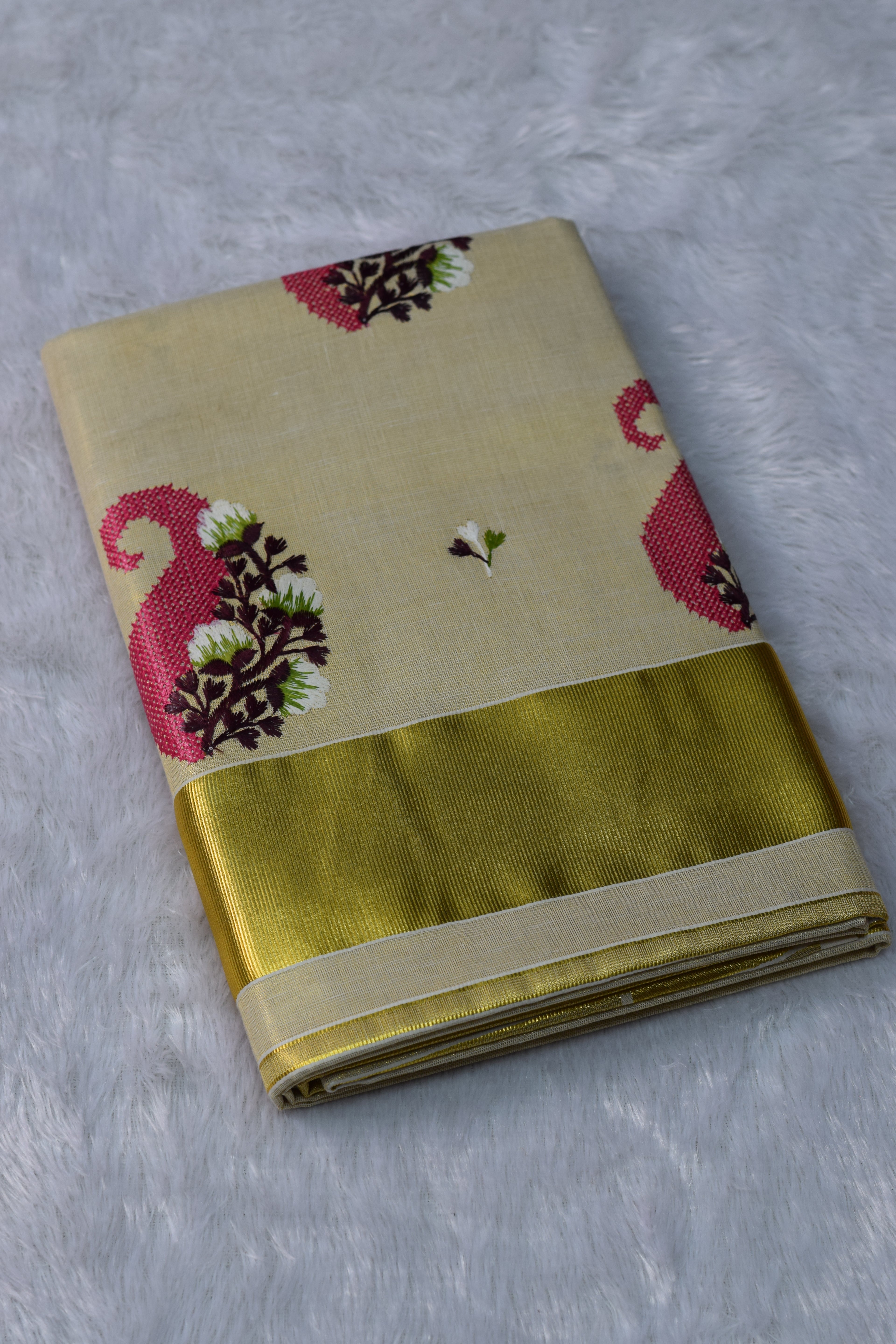 Kerala Kasavu Set Saree with Pink Paisley Design & Golden Border - View 2 - Nushio