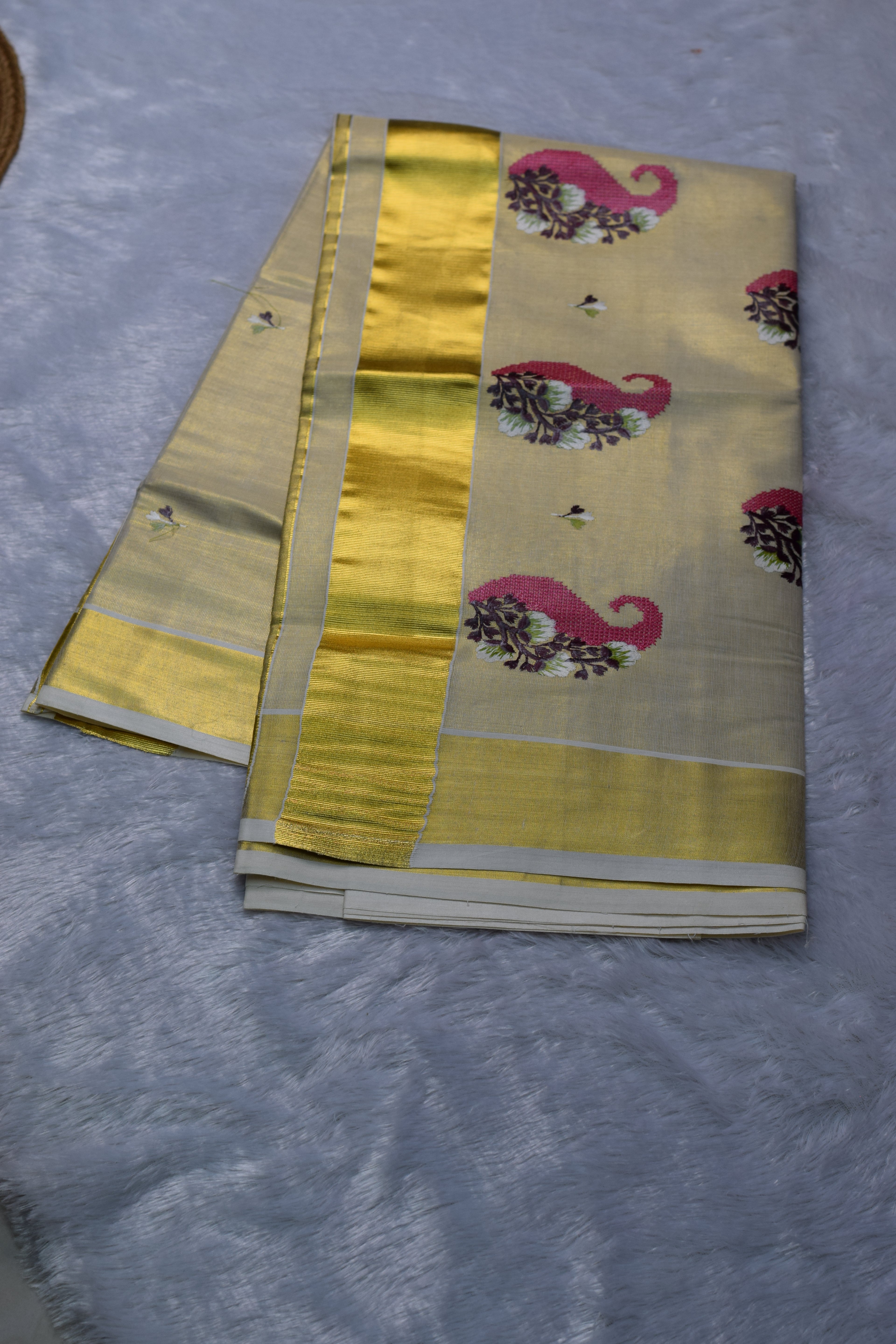 Kerala Kasavu Set Saree with Pink Paisley Design & Golden Border