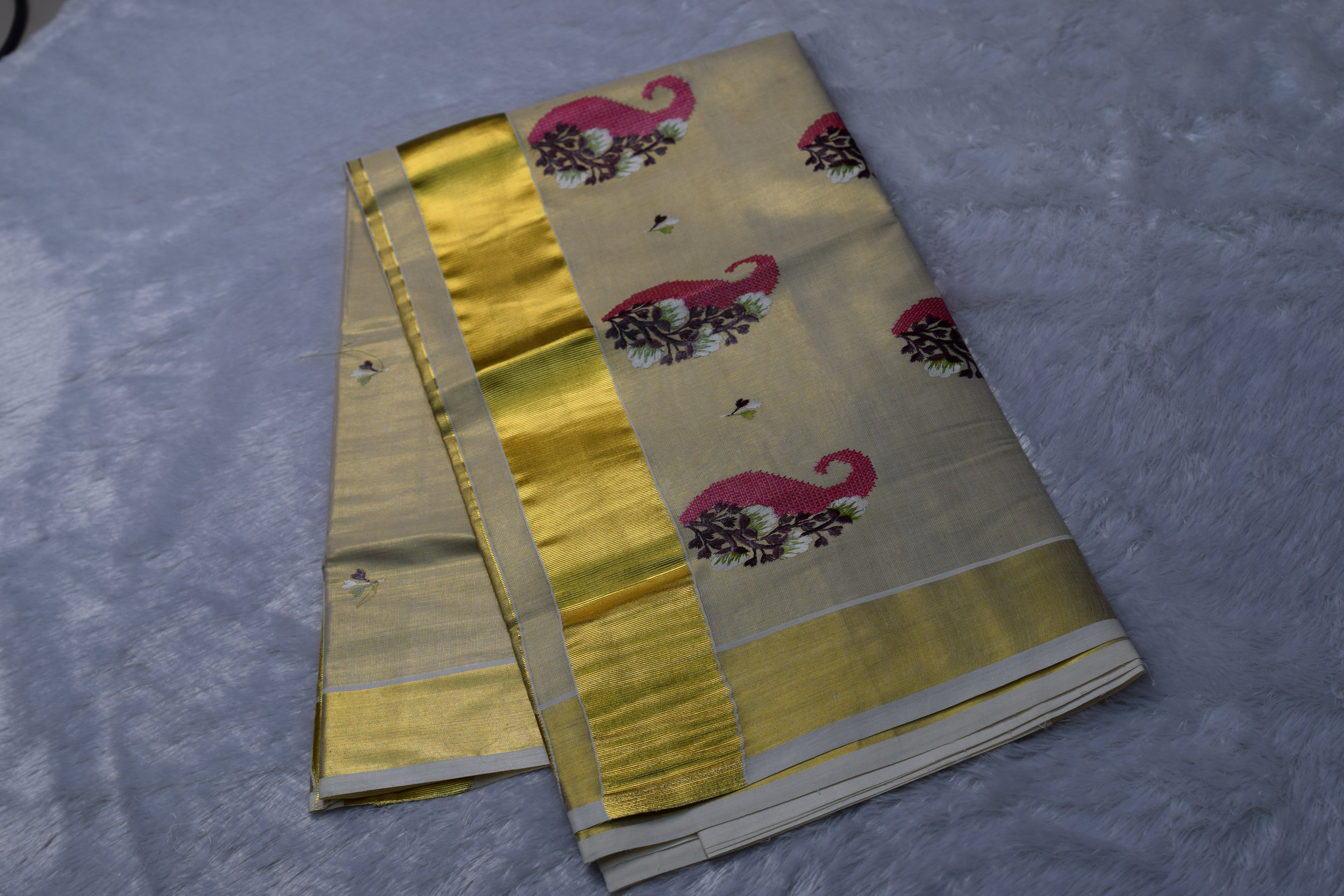Kerala Kasavu Set Saree with Pink Paisley Design & Golden Border