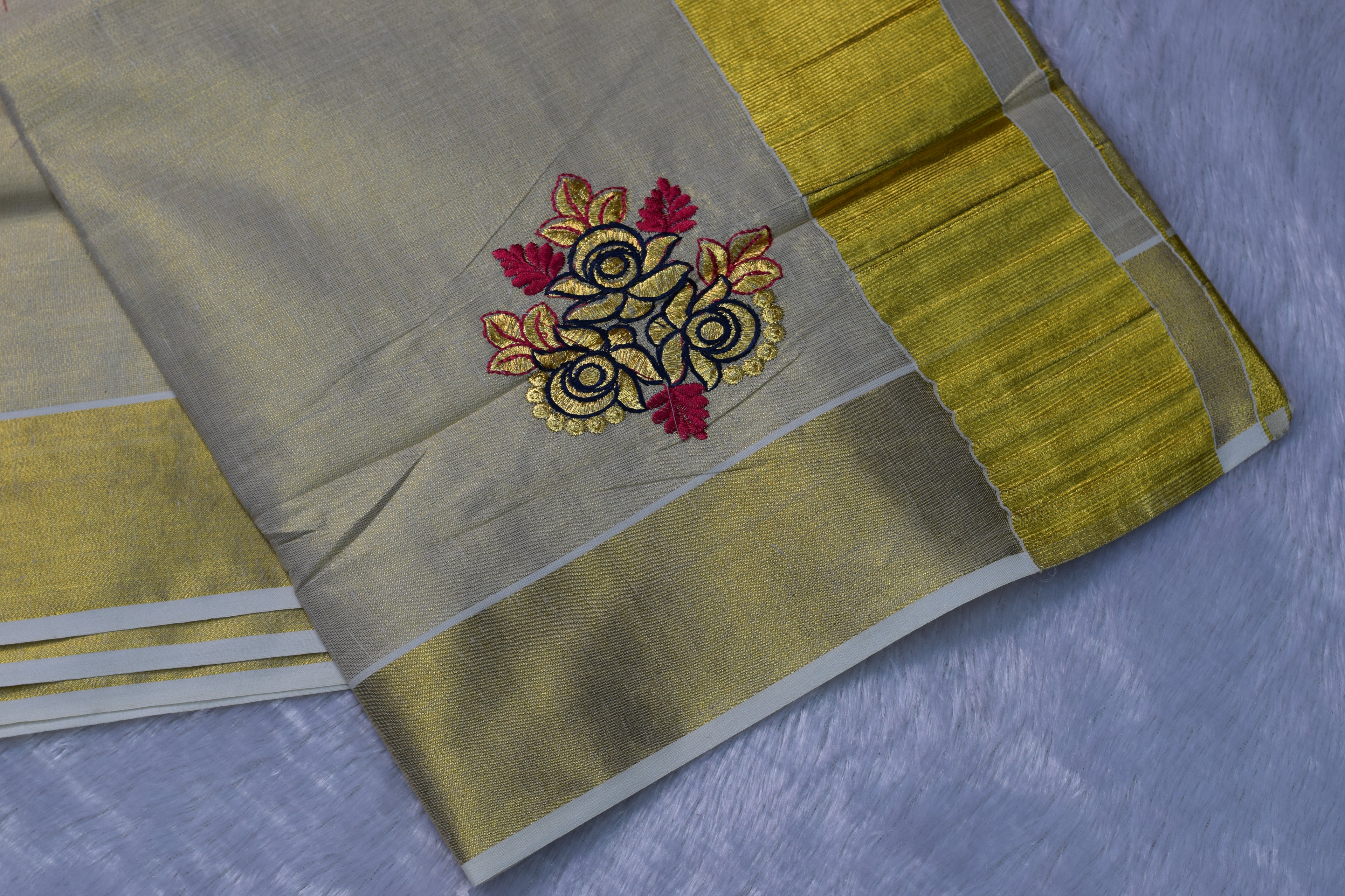 Off-White Kerala Kasavu Saree Set with Floral Embroidery & Golden Border - View 3 - Floral - Nushio