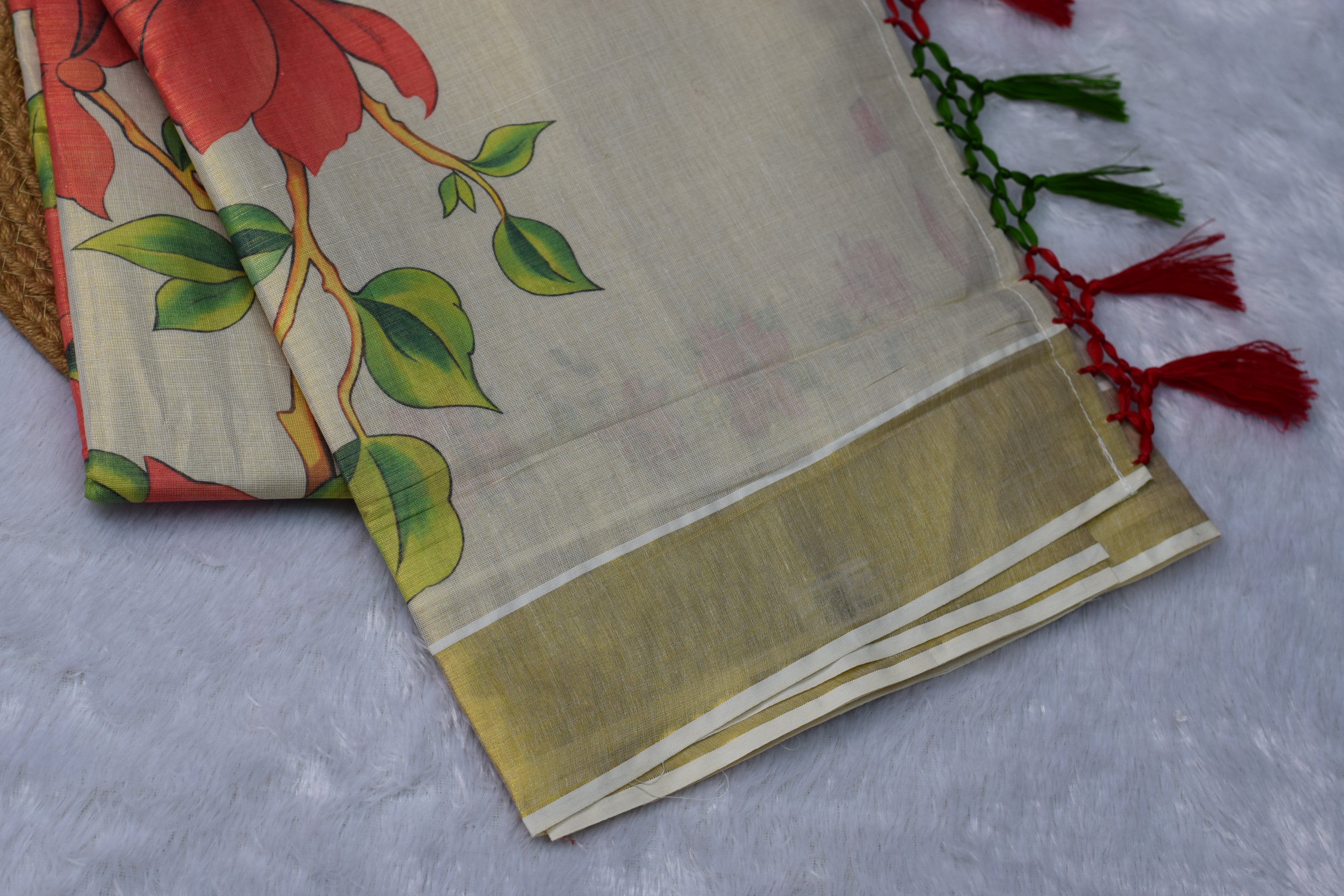 Cream Floral Saree Set with Golden Border & Tassel Pallu - View 2 - Floral - Nushio