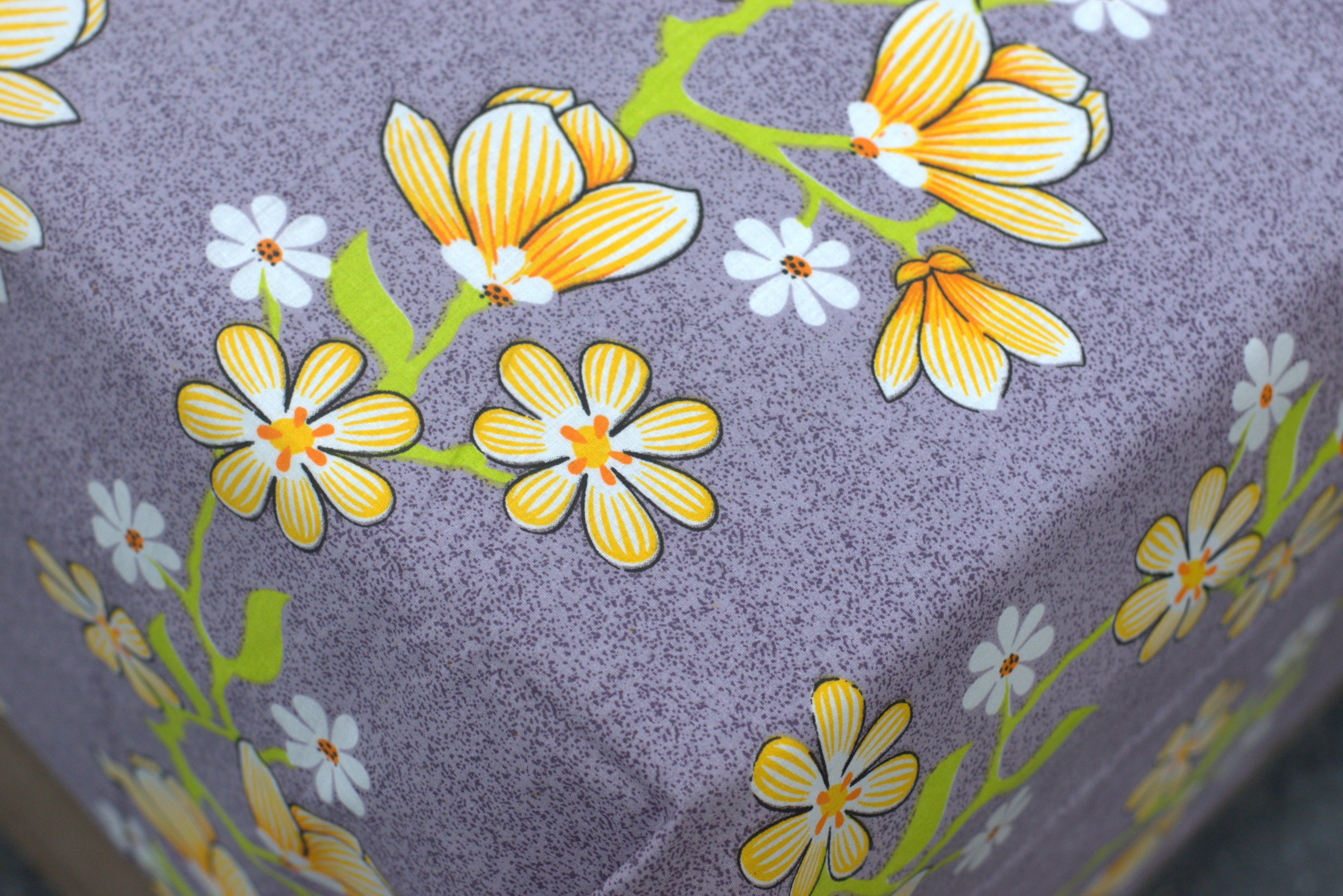 Floral Queen Size Bedsheet with Pillow Covers - View 3 - Floral - Nushio