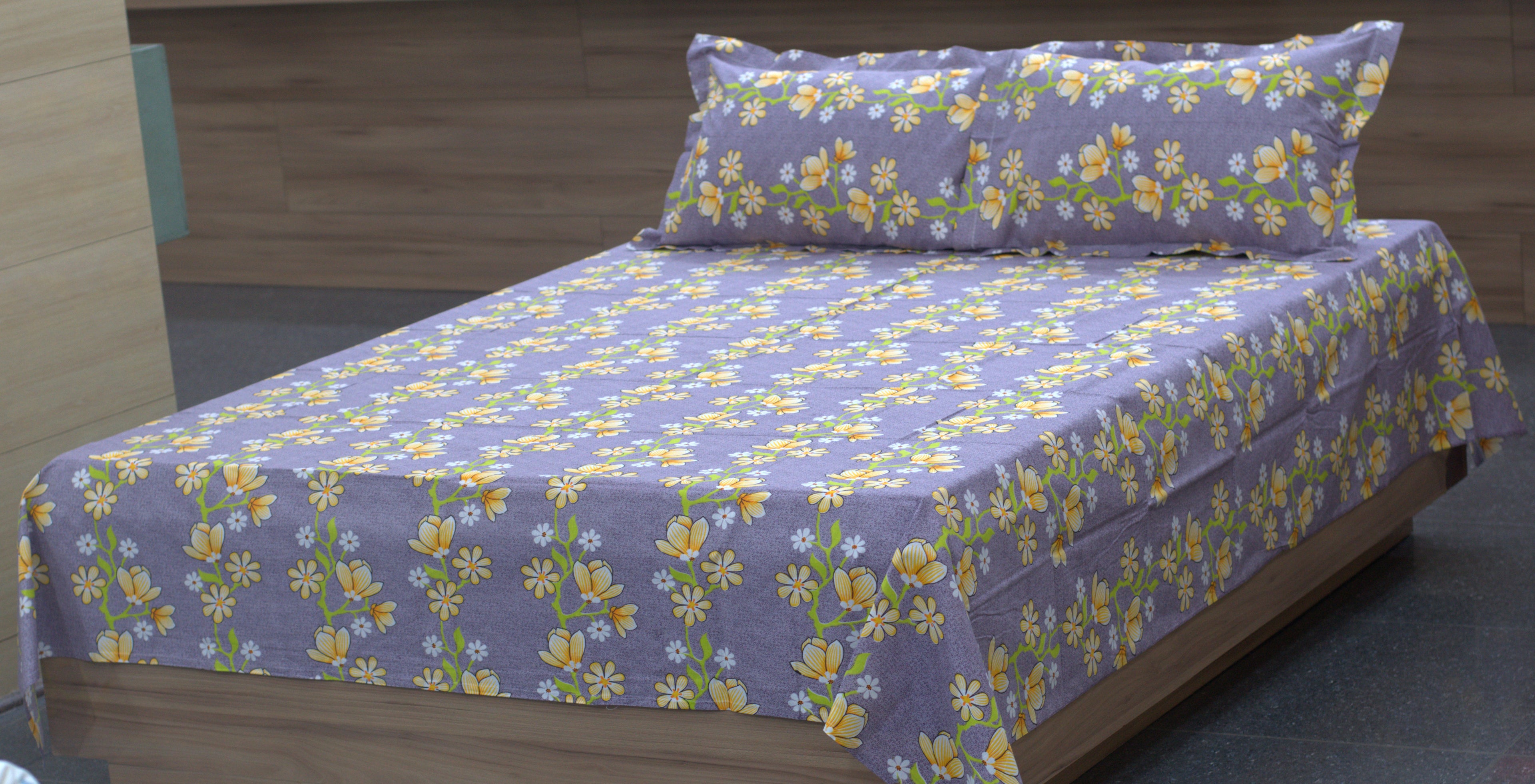 Floral Queen Size Bedsheet with Pillow Covers