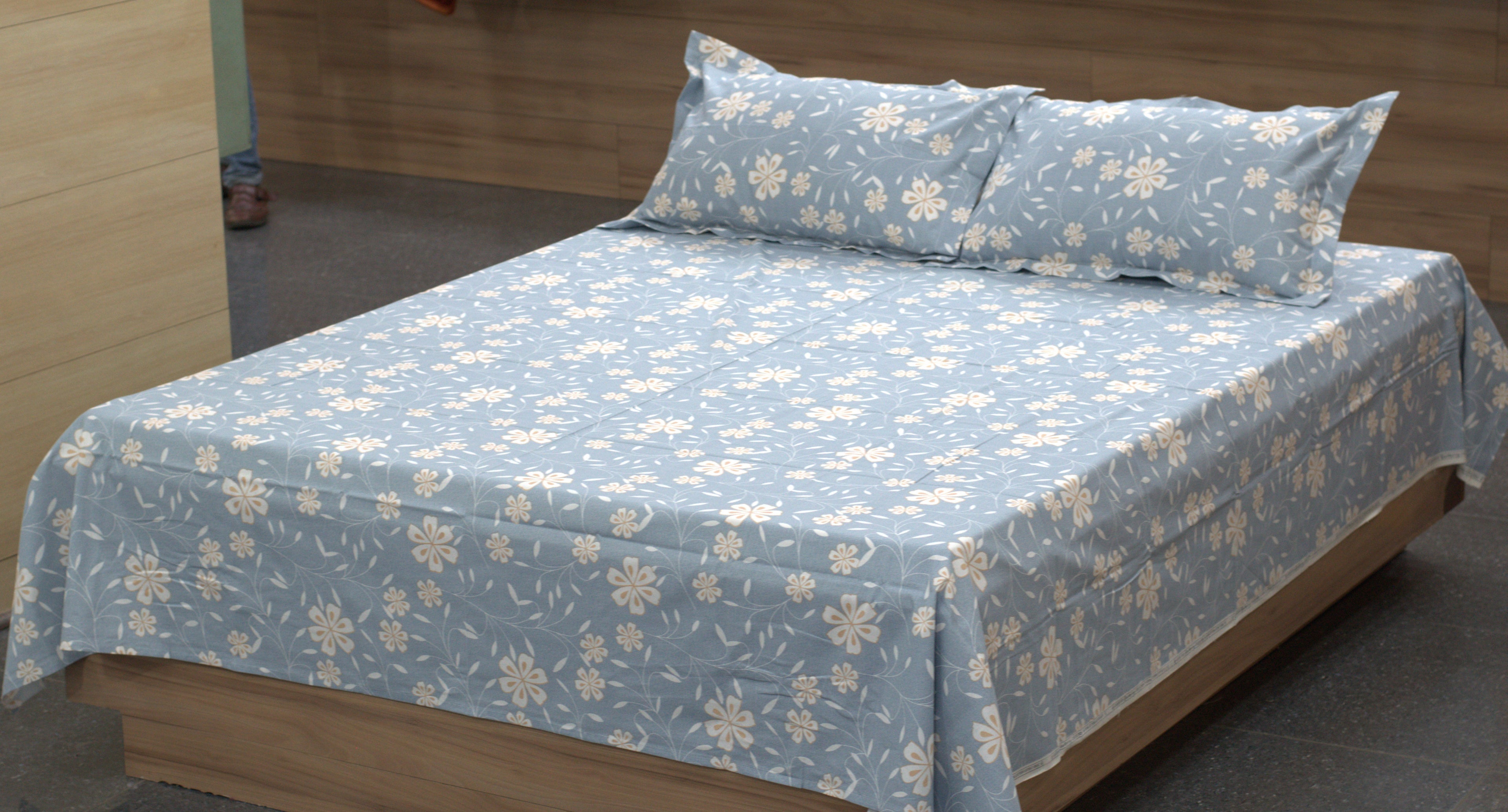 Queen Size Blue Floral Cotton Bedsheet with 2 Pillow Covers – Soft Breathable Printed Bed Sheet Set