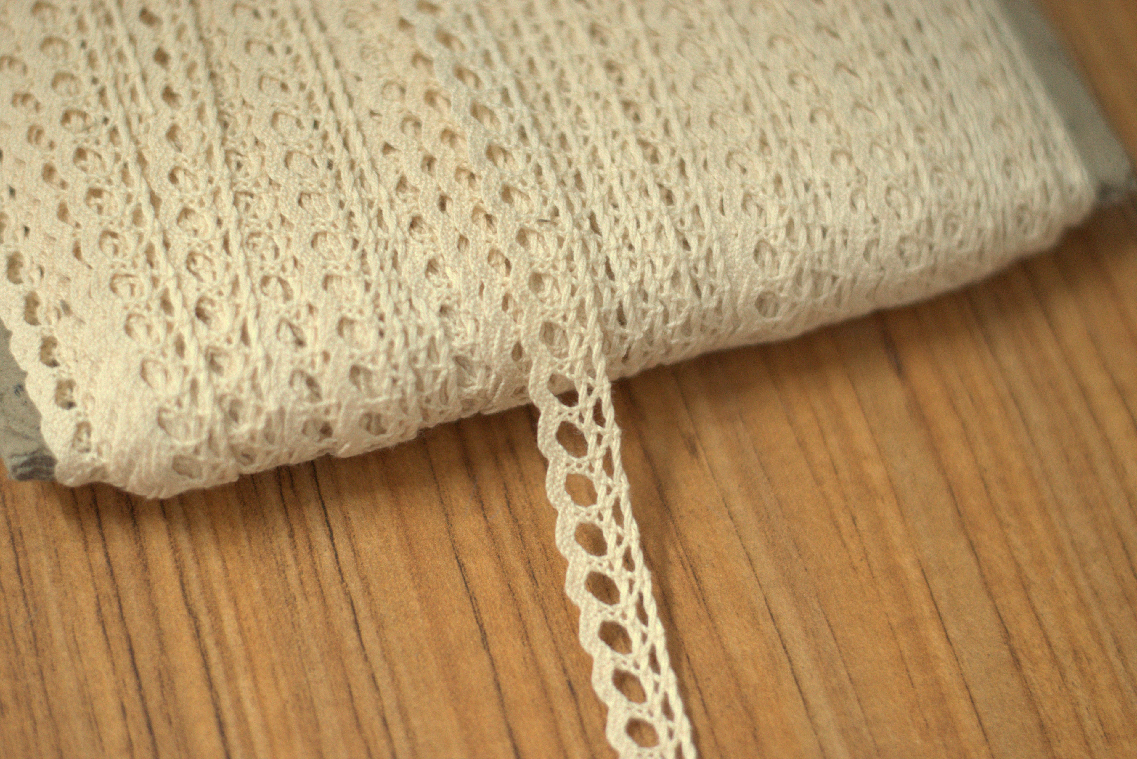 White/Beige Cotton Lace Trim - 1 cm Width - 10M / 20M Roll