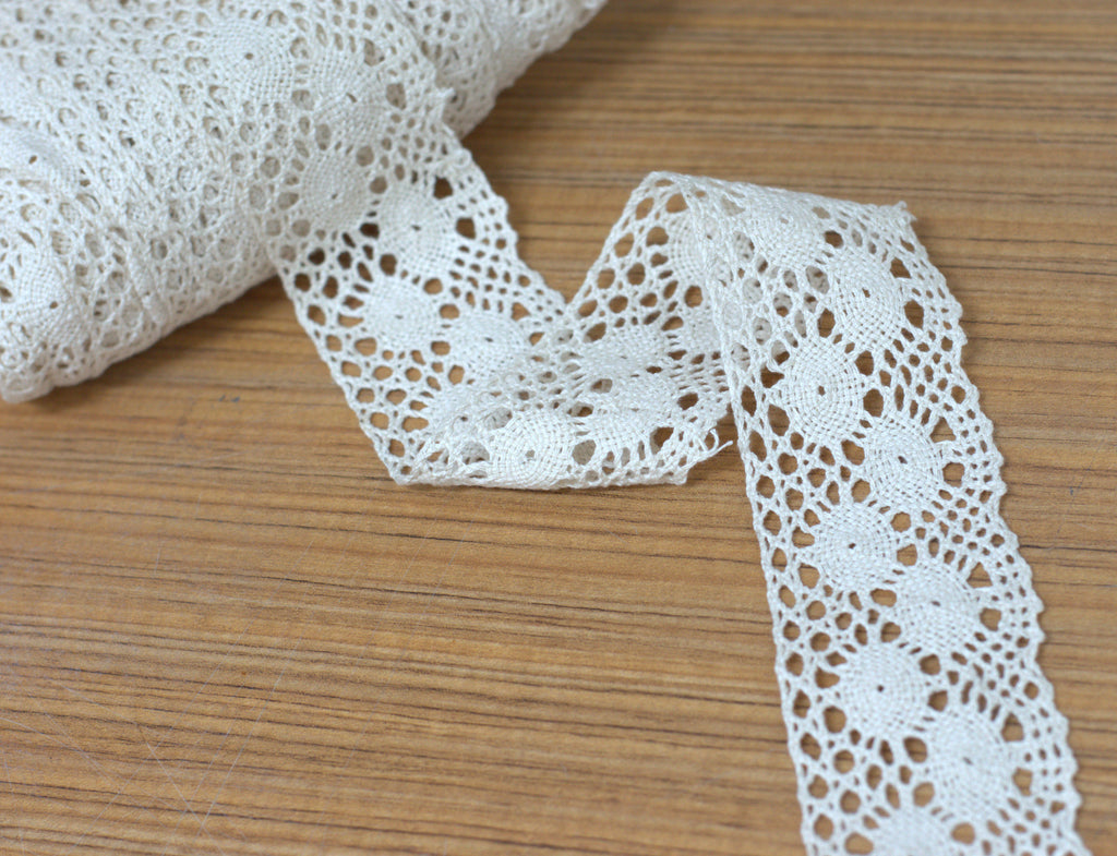 White/Beige Floral Lace Trim - 6 cm Width