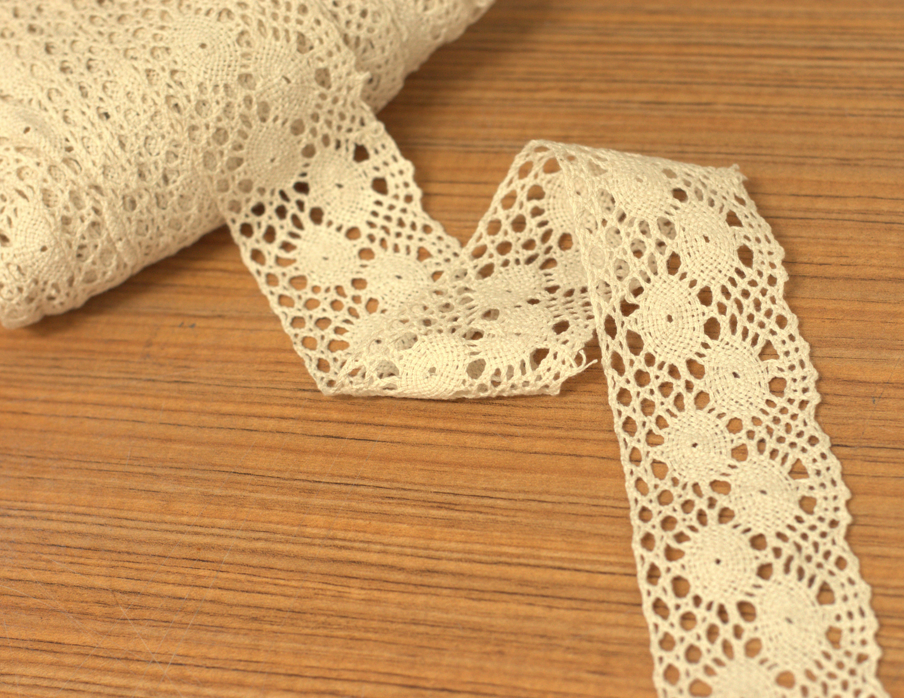 White/Beige Floral Lace Trim - 6 cm Width