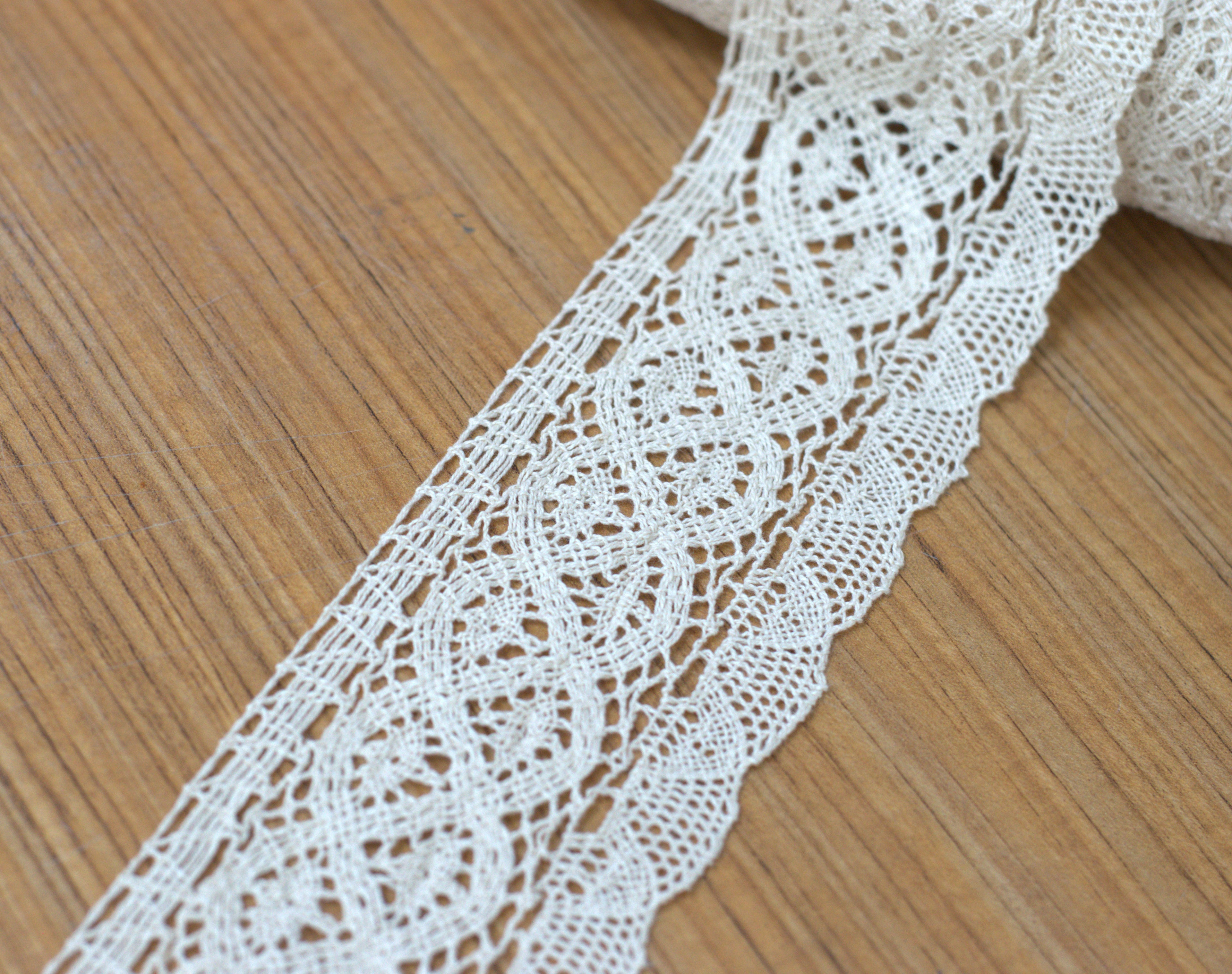 White/Beige Floral Lace Trim - 8 cm Width - 10M / 20M Roll