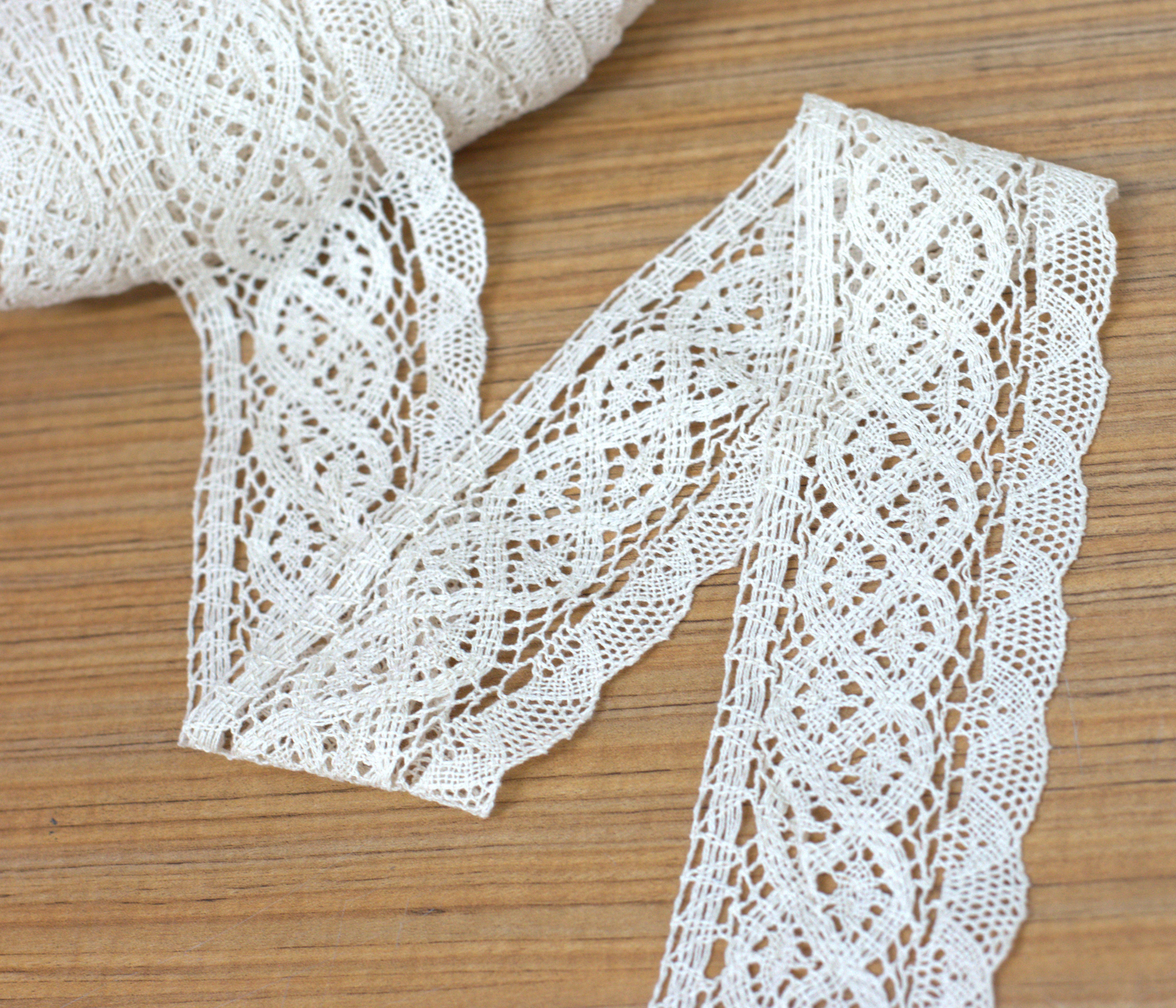 White/Beige Floral Lace Trim - 8 cm Width - 10M / 20M Roll