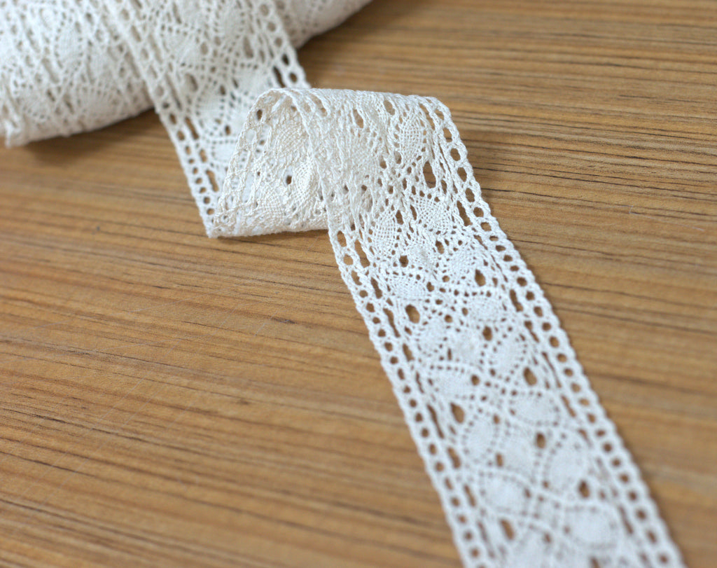 White/Beige Floral Lace Trim - 5 cm Width