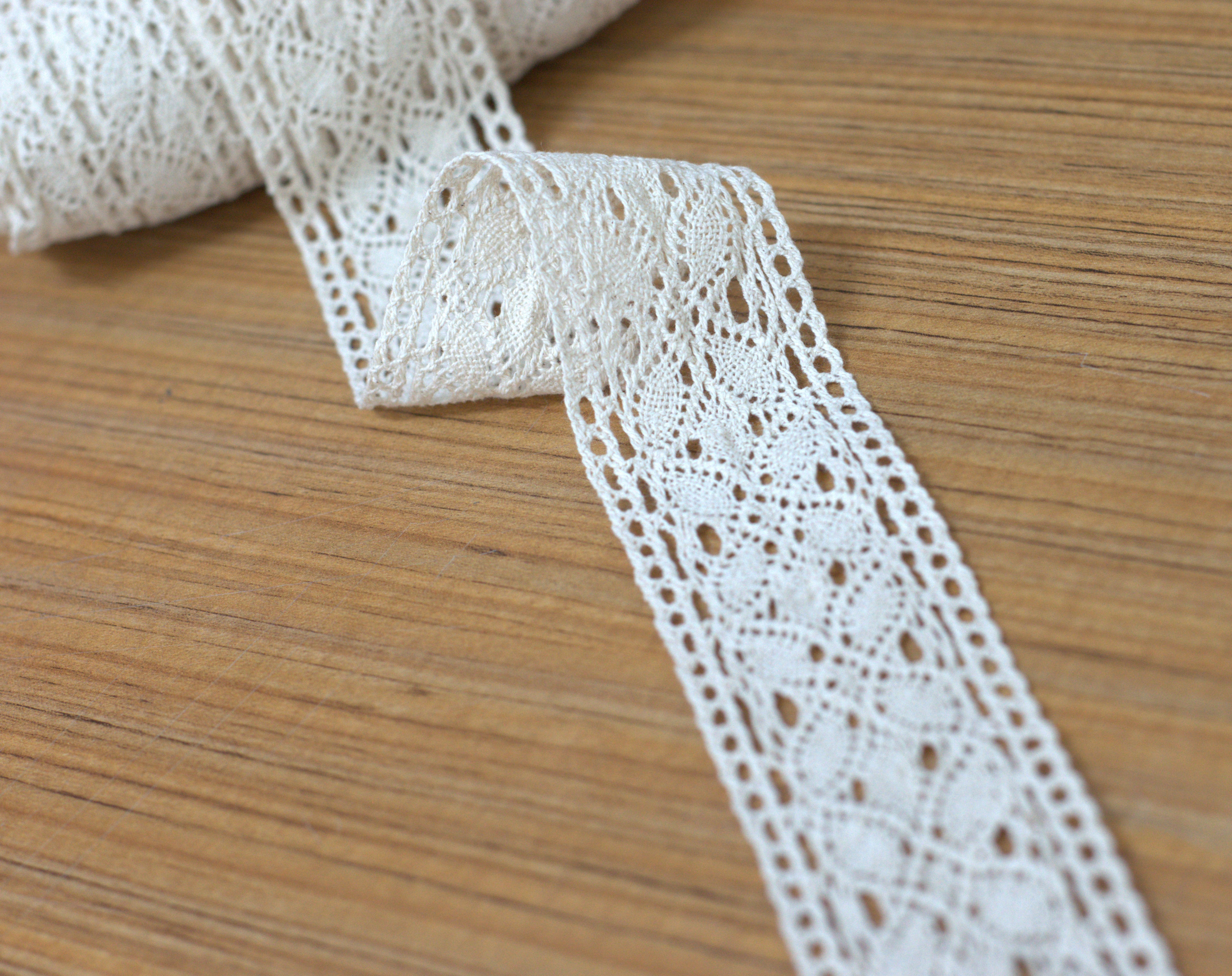 White/Beige Floral Lace Trim - 5 cm Width