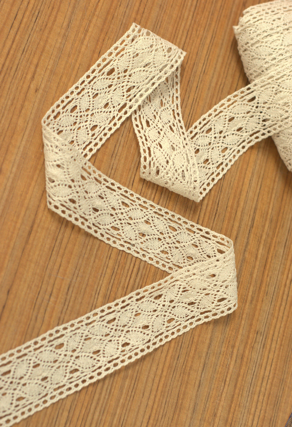 White/Beige Floral Lace Trim - 5 cm Width