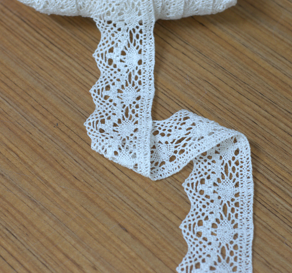 White/Beige Floral Lace Trim - 5 cm Width