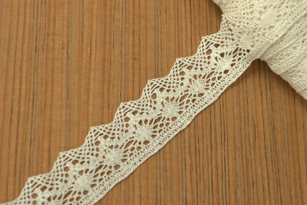 White/Beige Floral Lace Trim - 5 cm Width