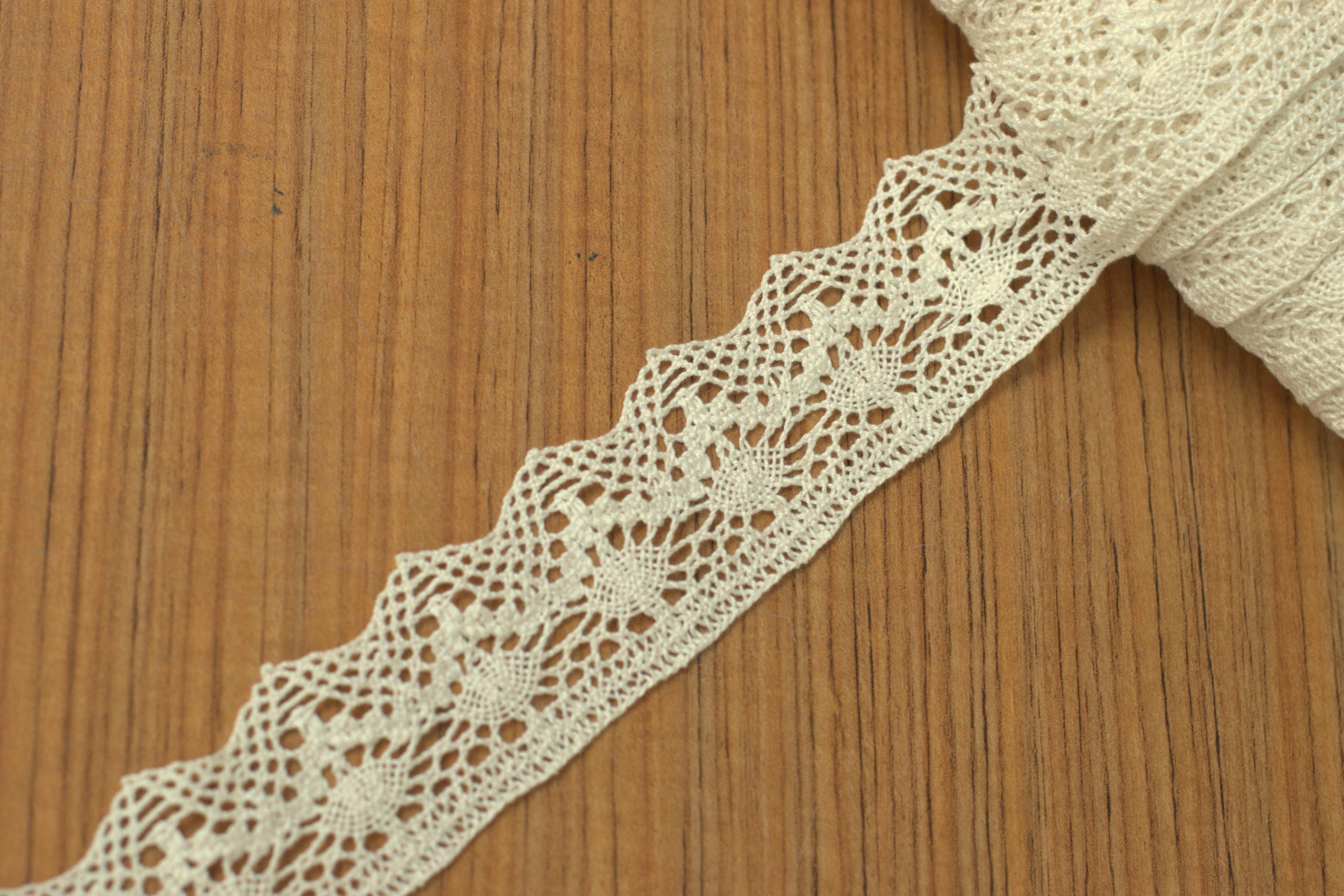 White/Beige Floral Lace Trim - 5 cm Width
