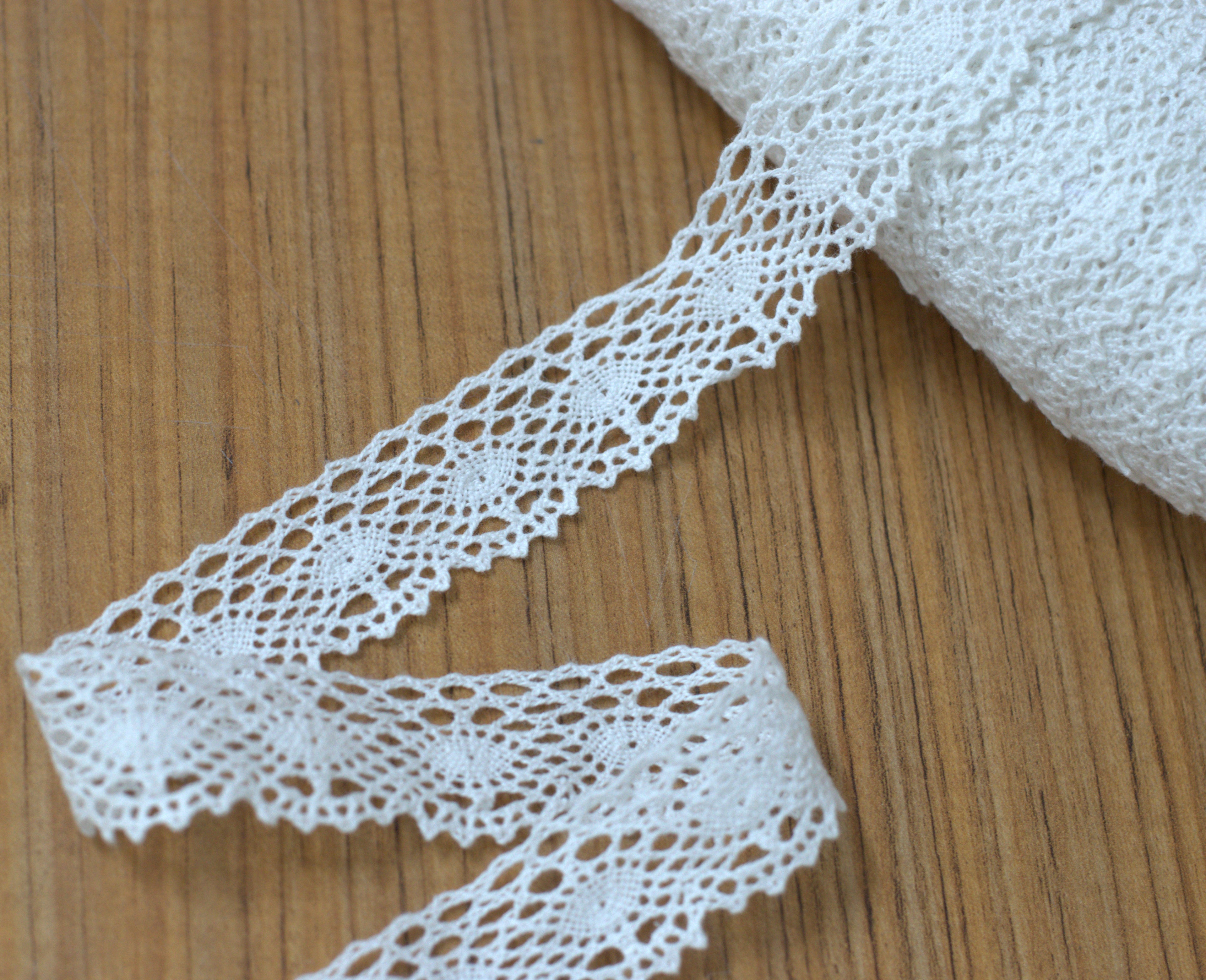 White/Beige Lace Trim - 3 cm Width - 10m & 20m Length
