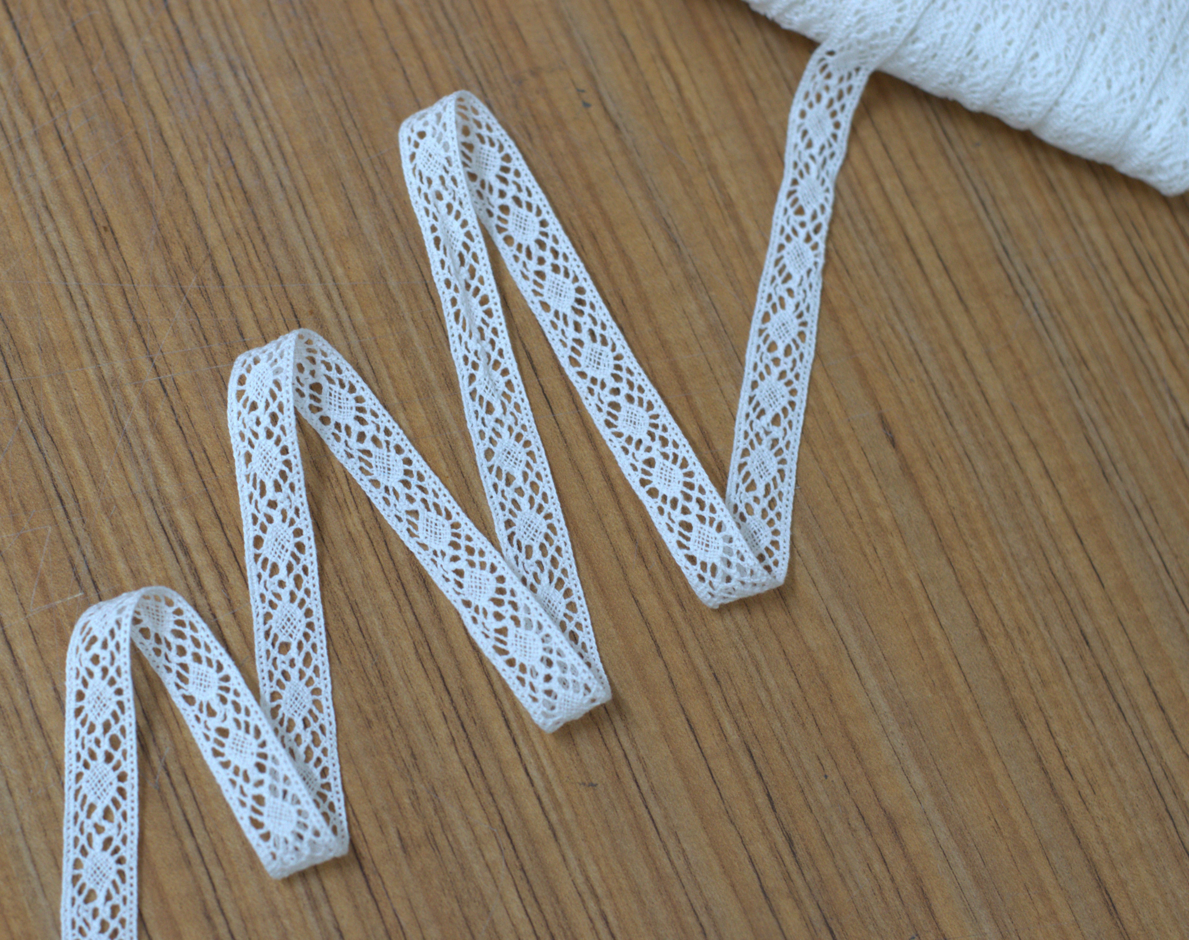 White/Beige Lace Trim - 1.5 cm Width - 10M / 20M Roll