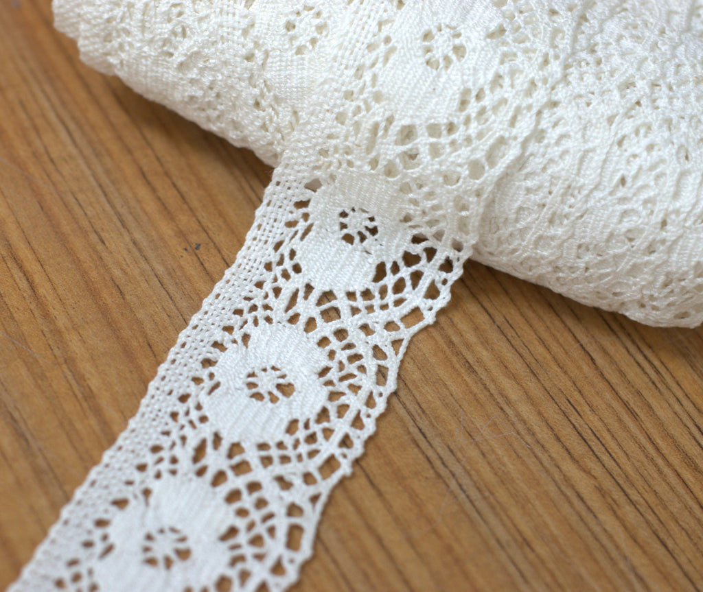 White/Beige Floral Lace Trim - 4.5 cm Width - 10M / 20M Roll