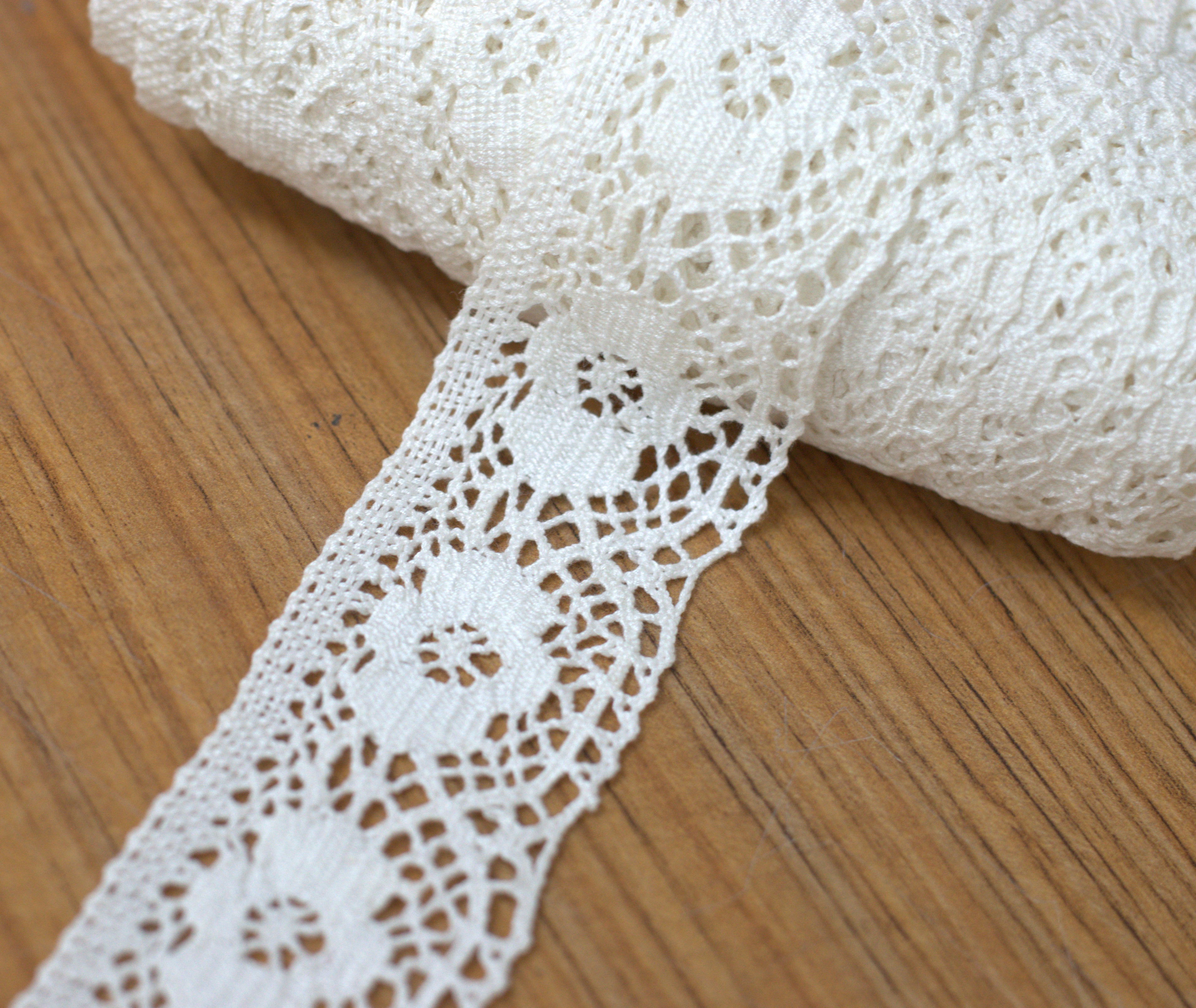 White/Beige Floral Lace Trim - 4.5 cm Width - 10M / 20M Roll