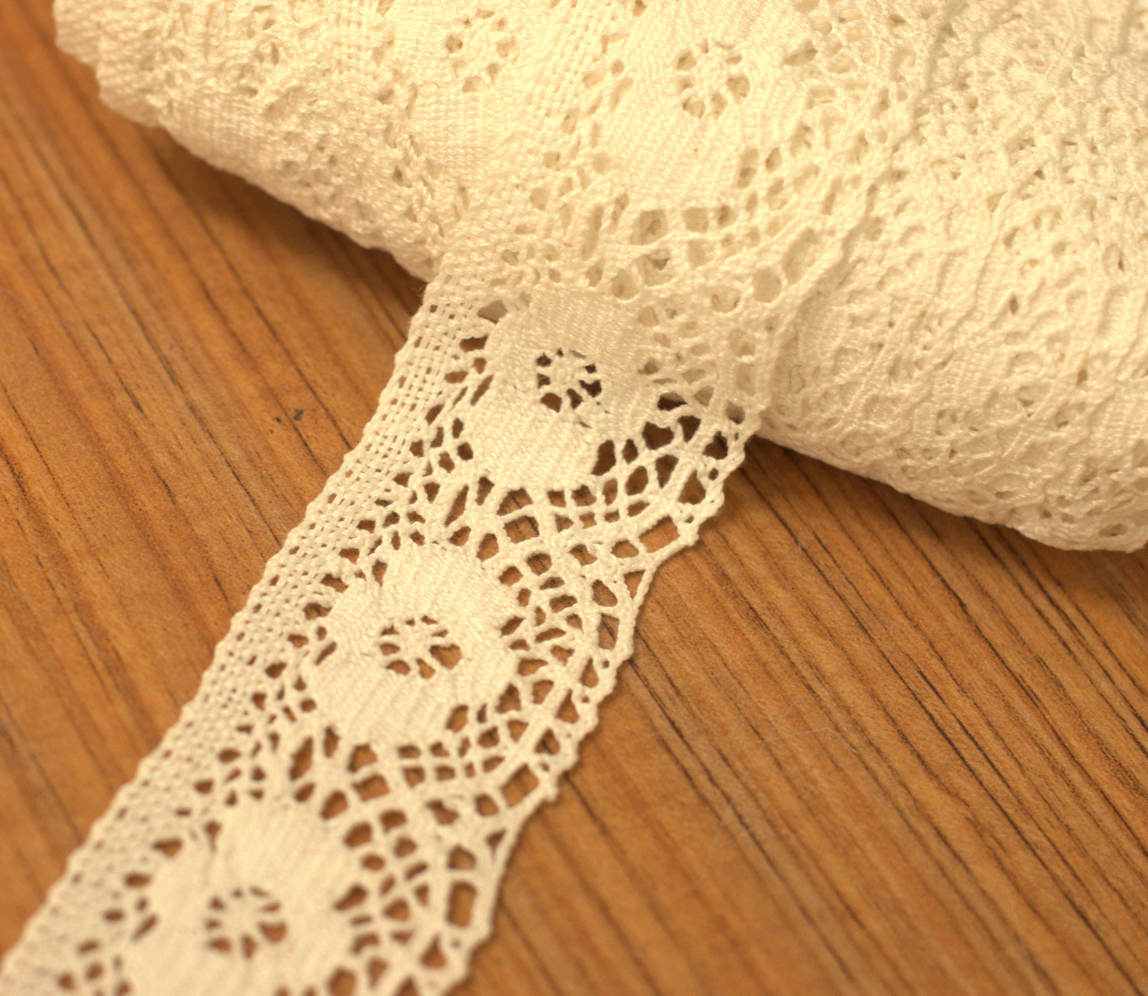 White/Beige Floral Lace Trim - 4.5 cm Width - 10M / 20M Roll