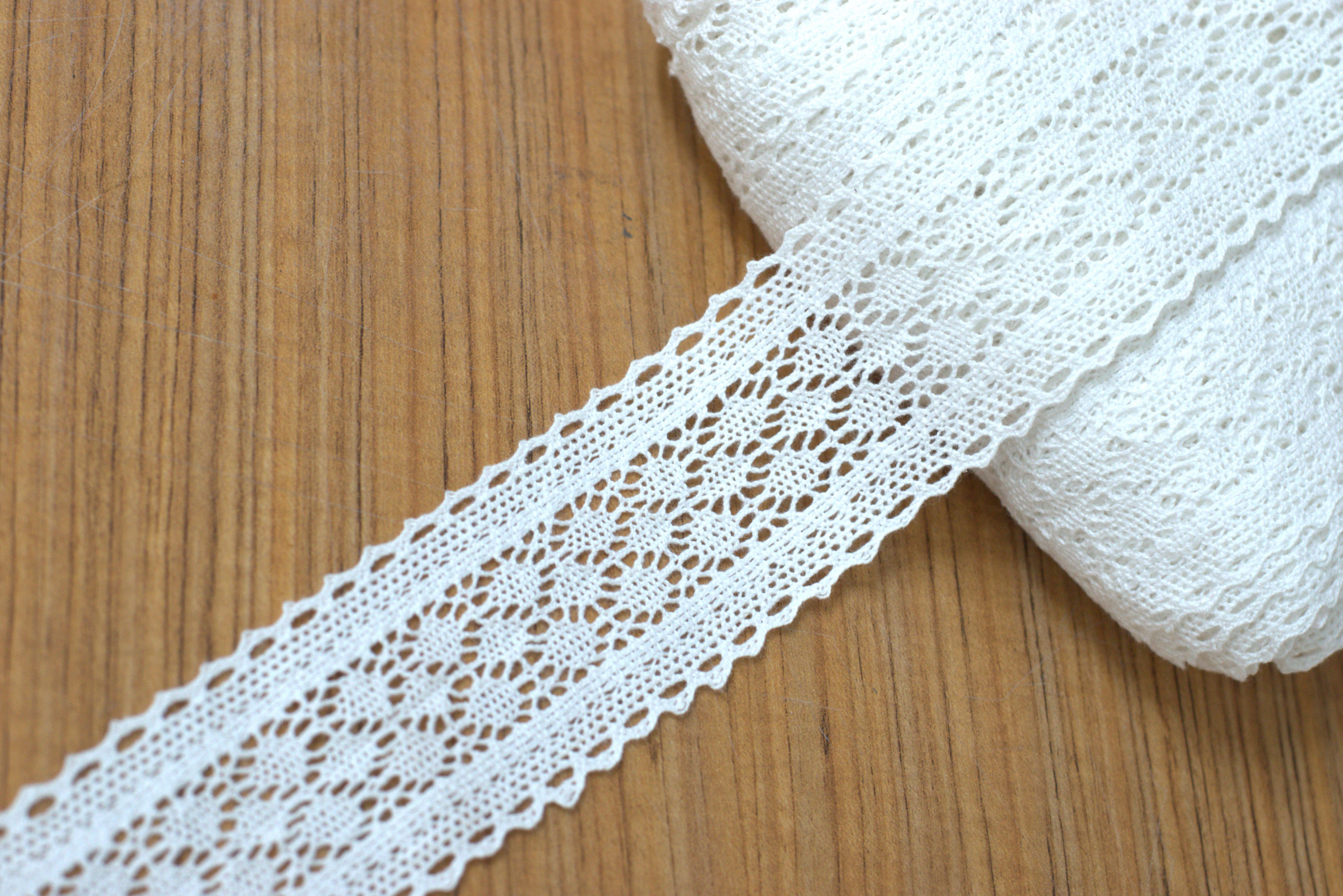 White/Beige Floral Lace Trim - 6 cm Width - 10M / 20M Roll
