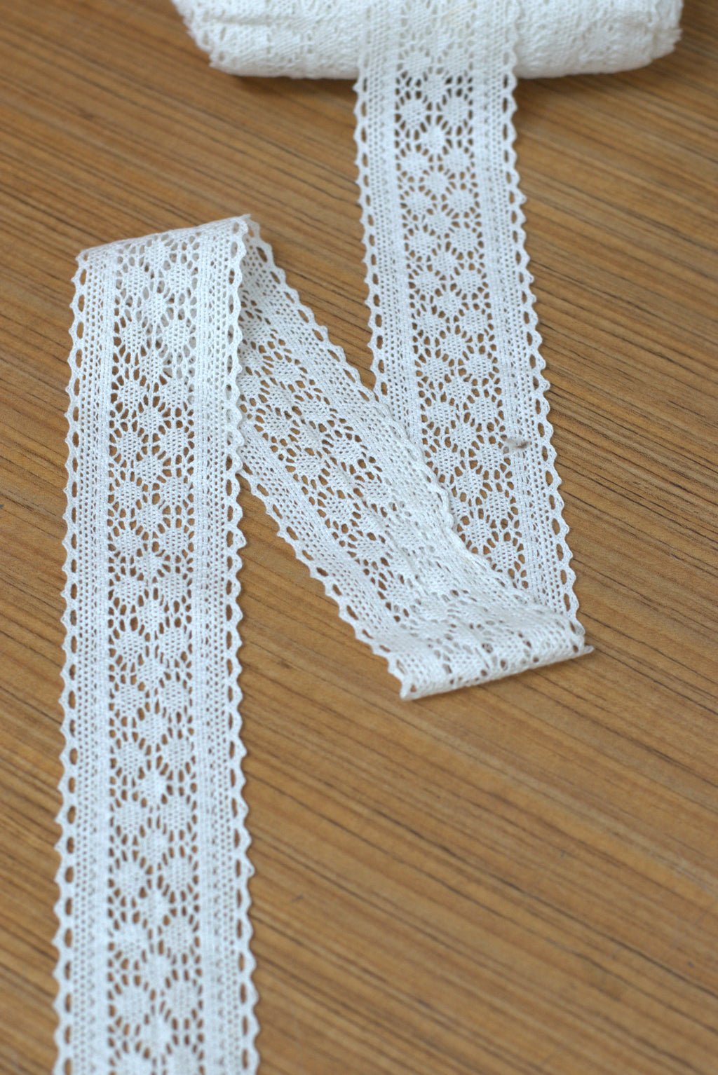 White/Beige Floral Lace Trim - 6 cm Width - 10M / 20M Roll