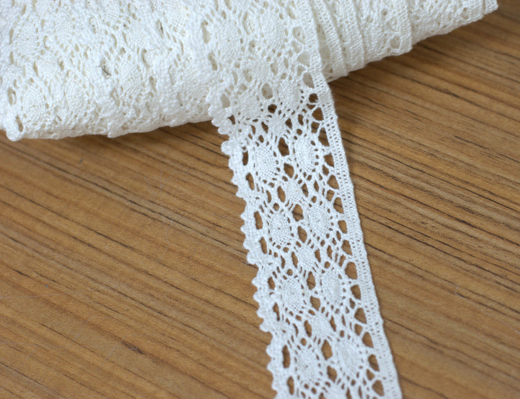 Floral Lace Trim - White/Beige - 4 cm Width - 10m / 20m Roll