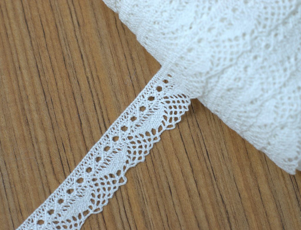White & Beige Cotton Lace Trim - 2.5 cm Width - 10m / 20m Roll