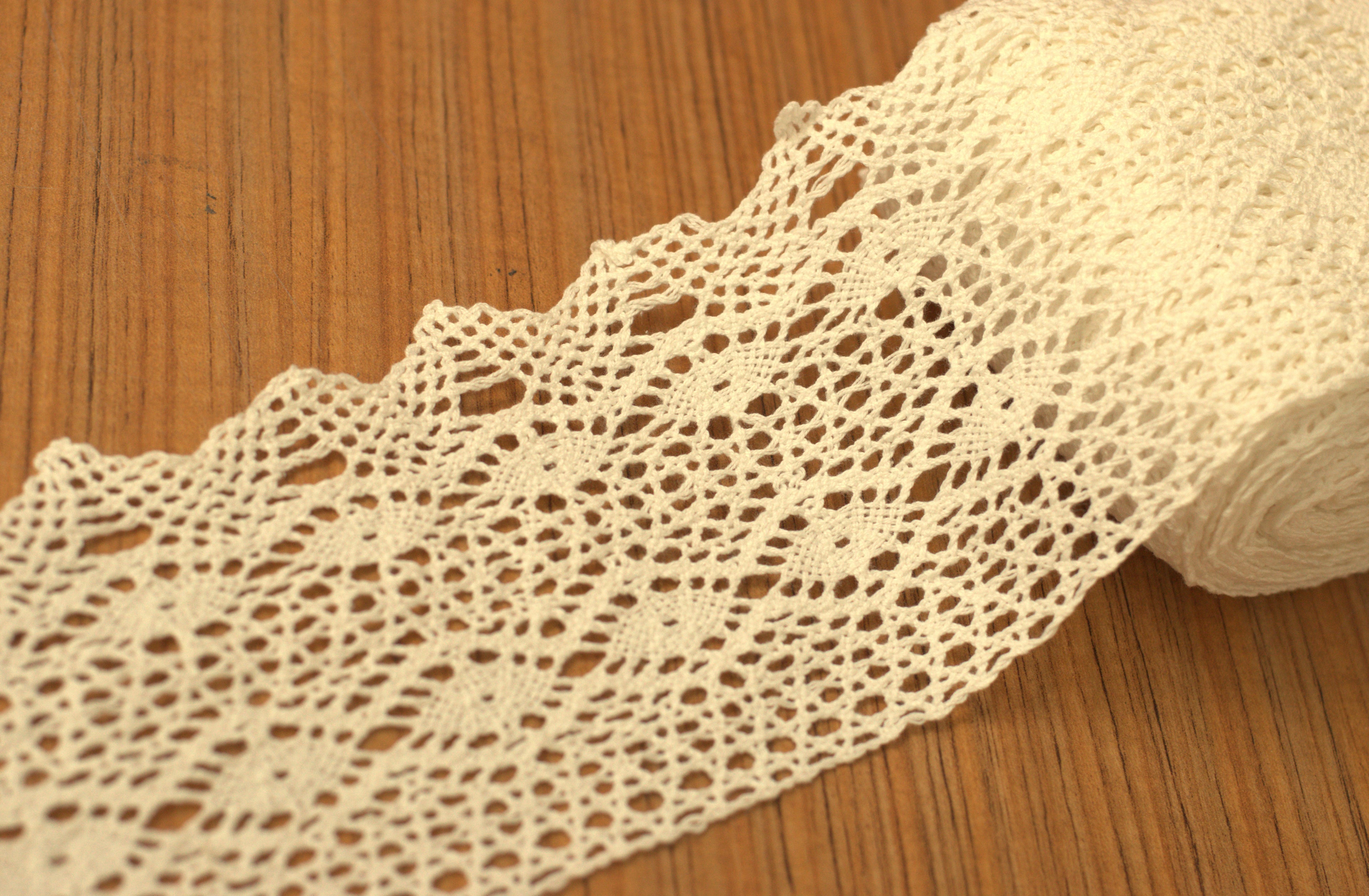 Vintage-Style Scalloped Crochet Lace Trim – 12cm Wide (10m/20m Roll)