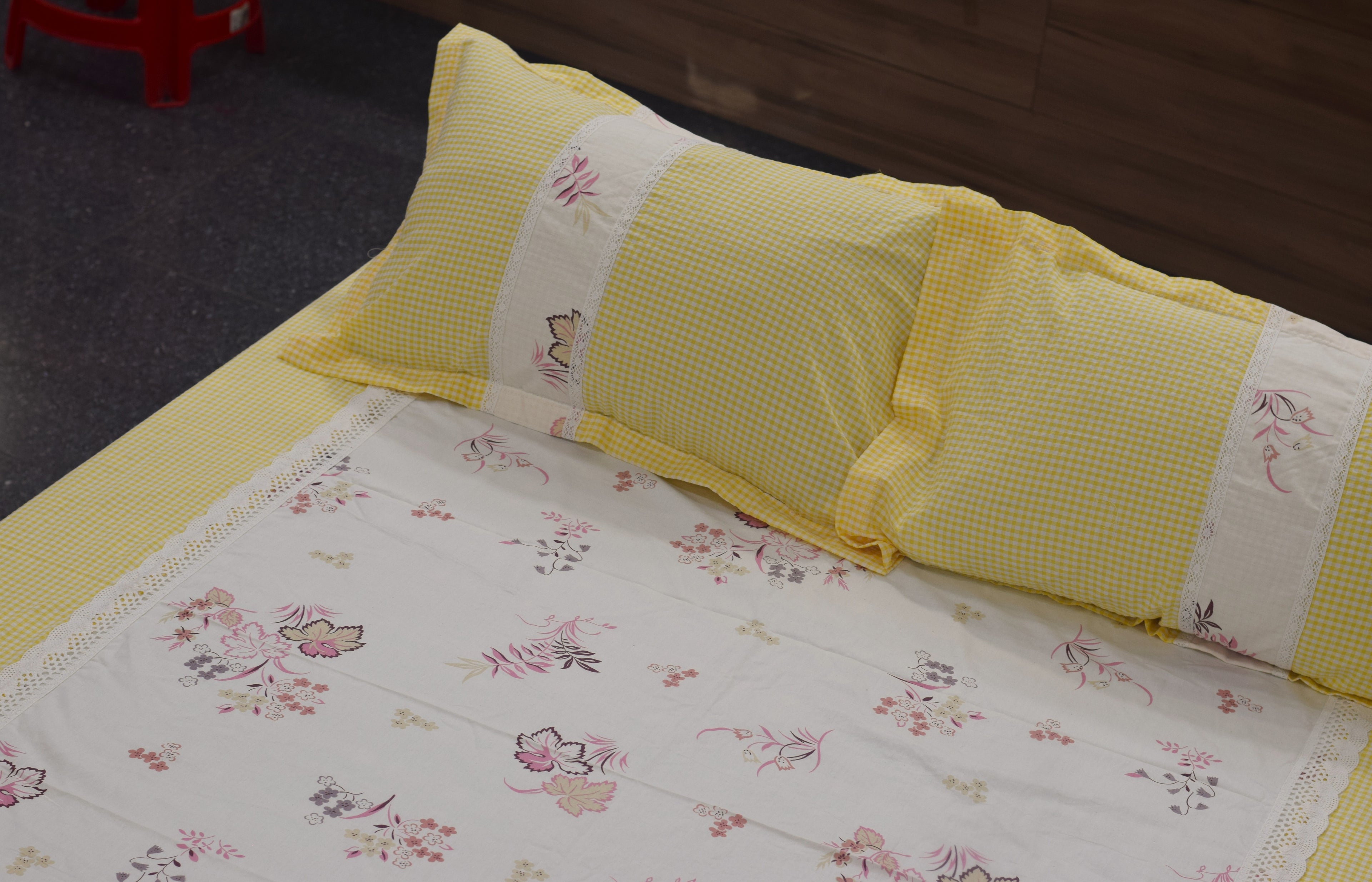 Yellow Gingham Floral Queen Size Bedspread Set (240 x 240 cm)