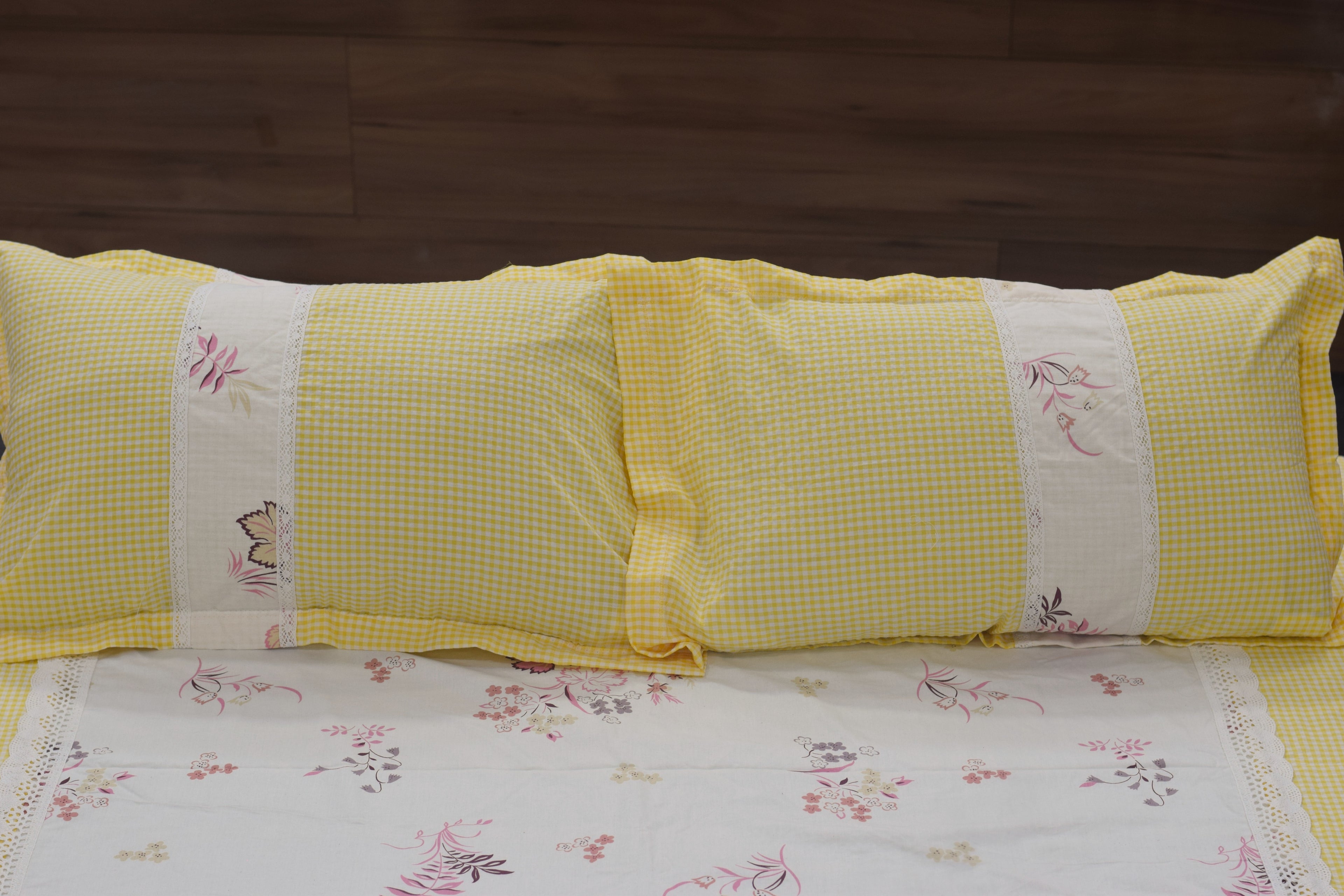 Yellow Gingham Floral Queen Size Bedspread Set (240 x 240 cm)