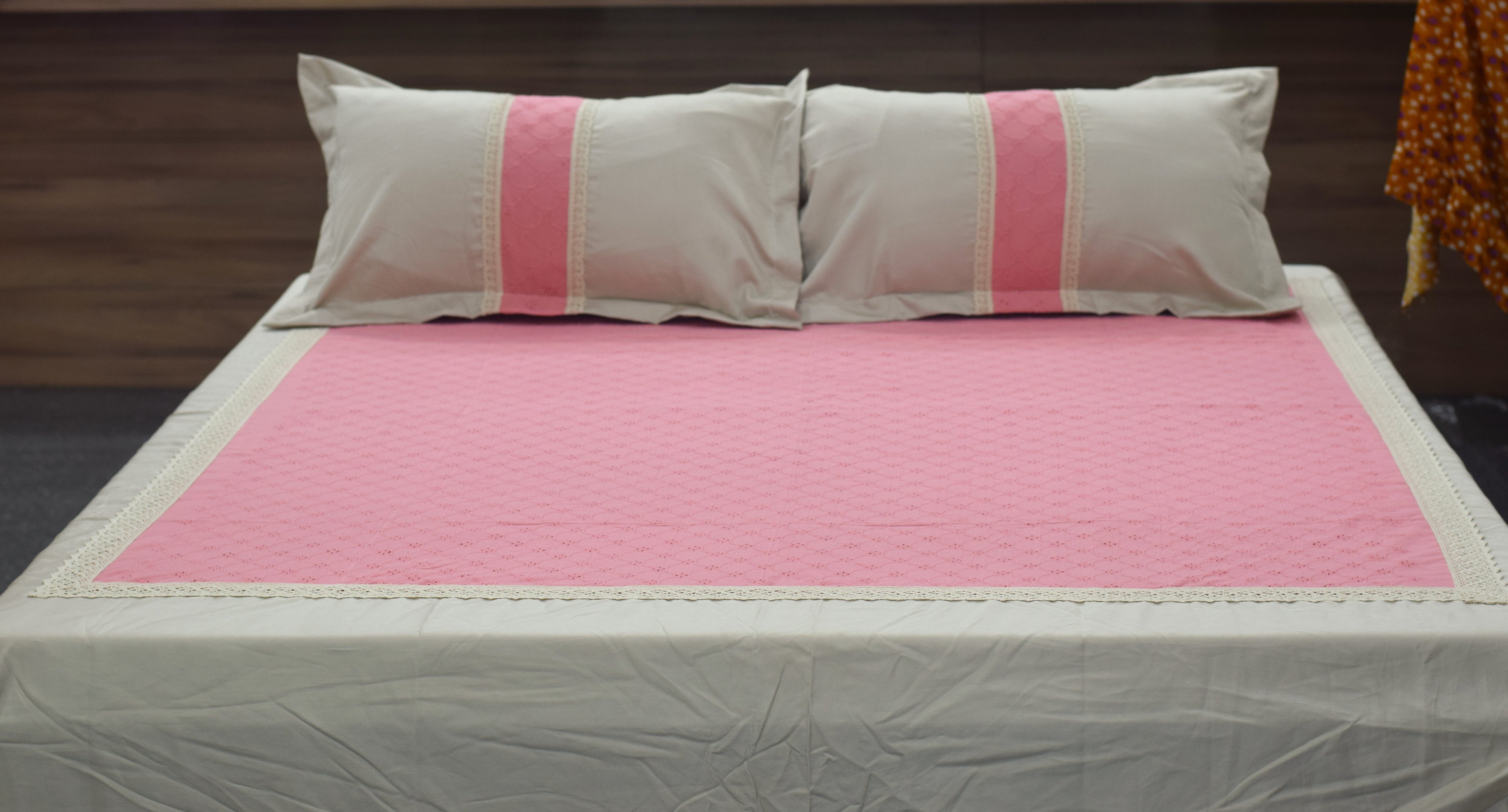 Elegant Pink & Beige Lace Border King Size Bedspread (2.80 x 2.50 m) | Nushio