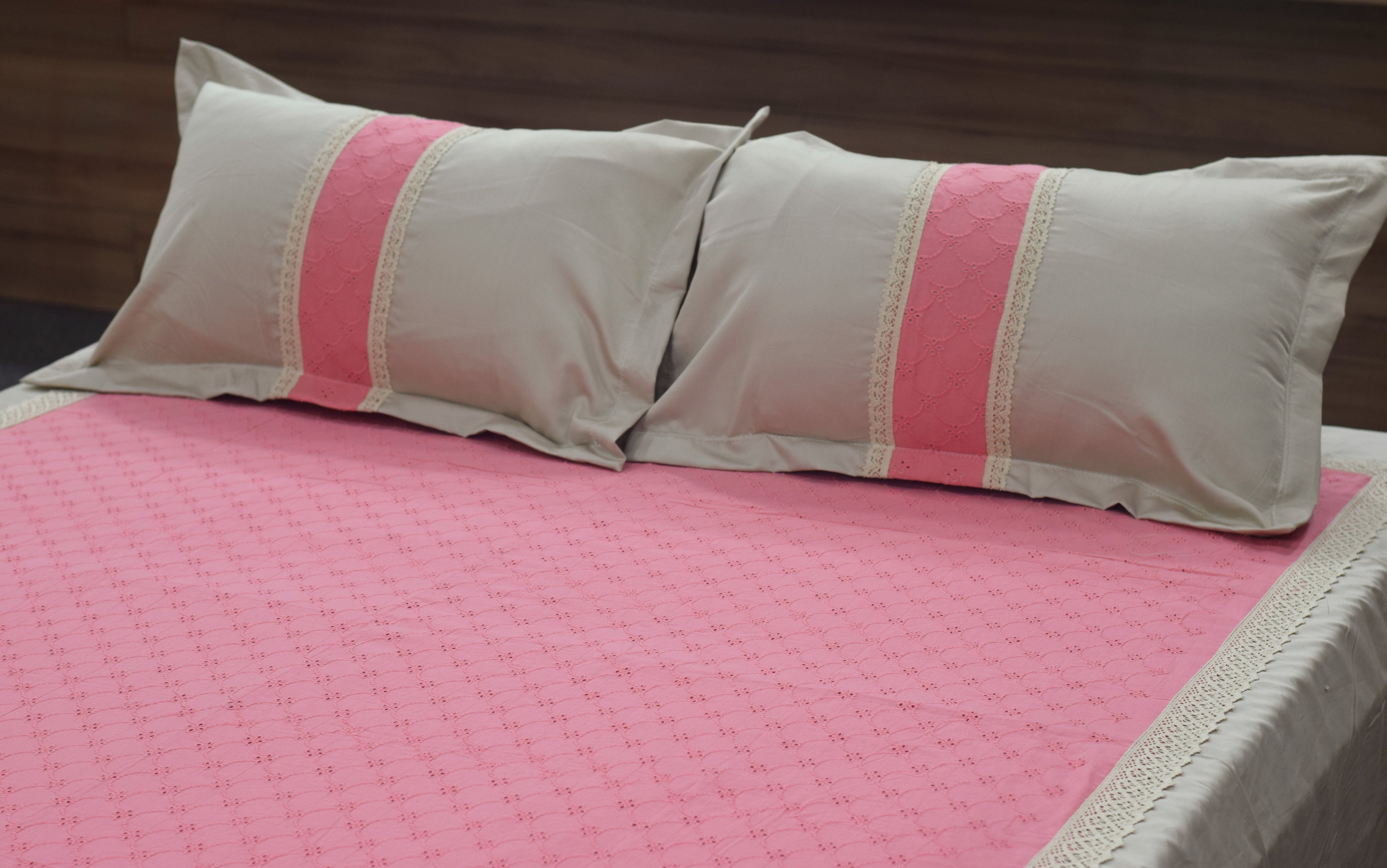 Elegant Pink & Beige Lace Border King Size Bedspread (2.80 x 2.50 m) | Nushio