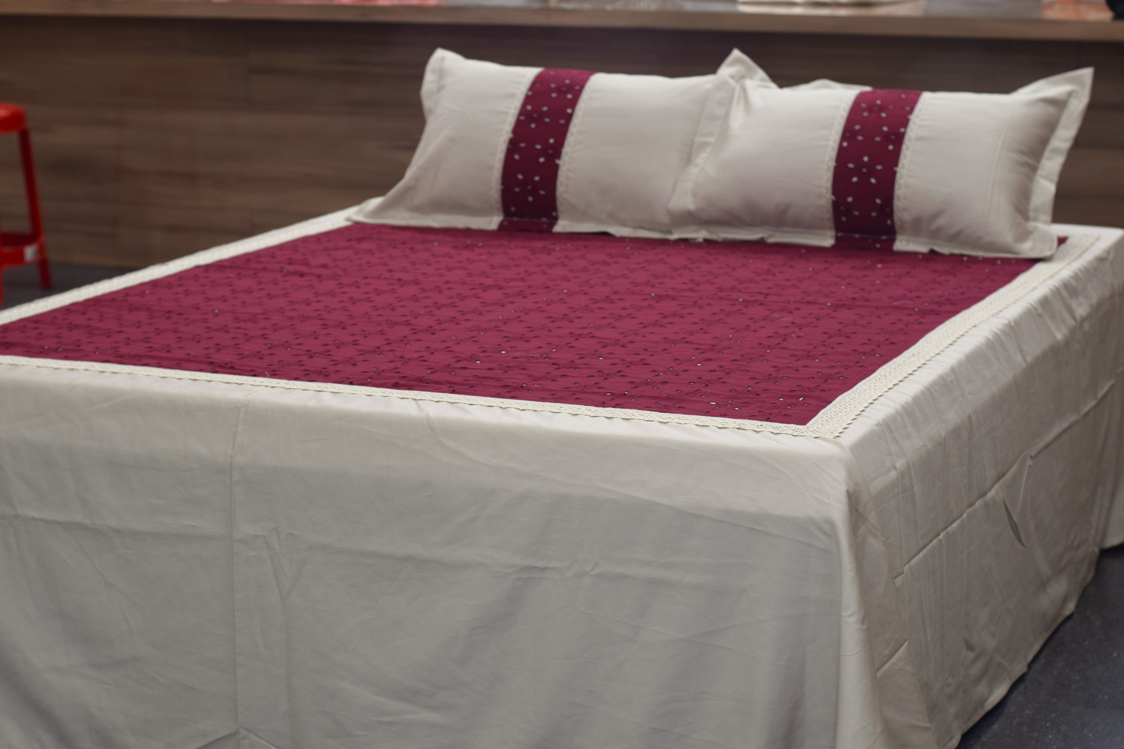 Elegant Maroon & Cream Queen Size Bedspread Set (2.40 x 2.80 m) | Nushio