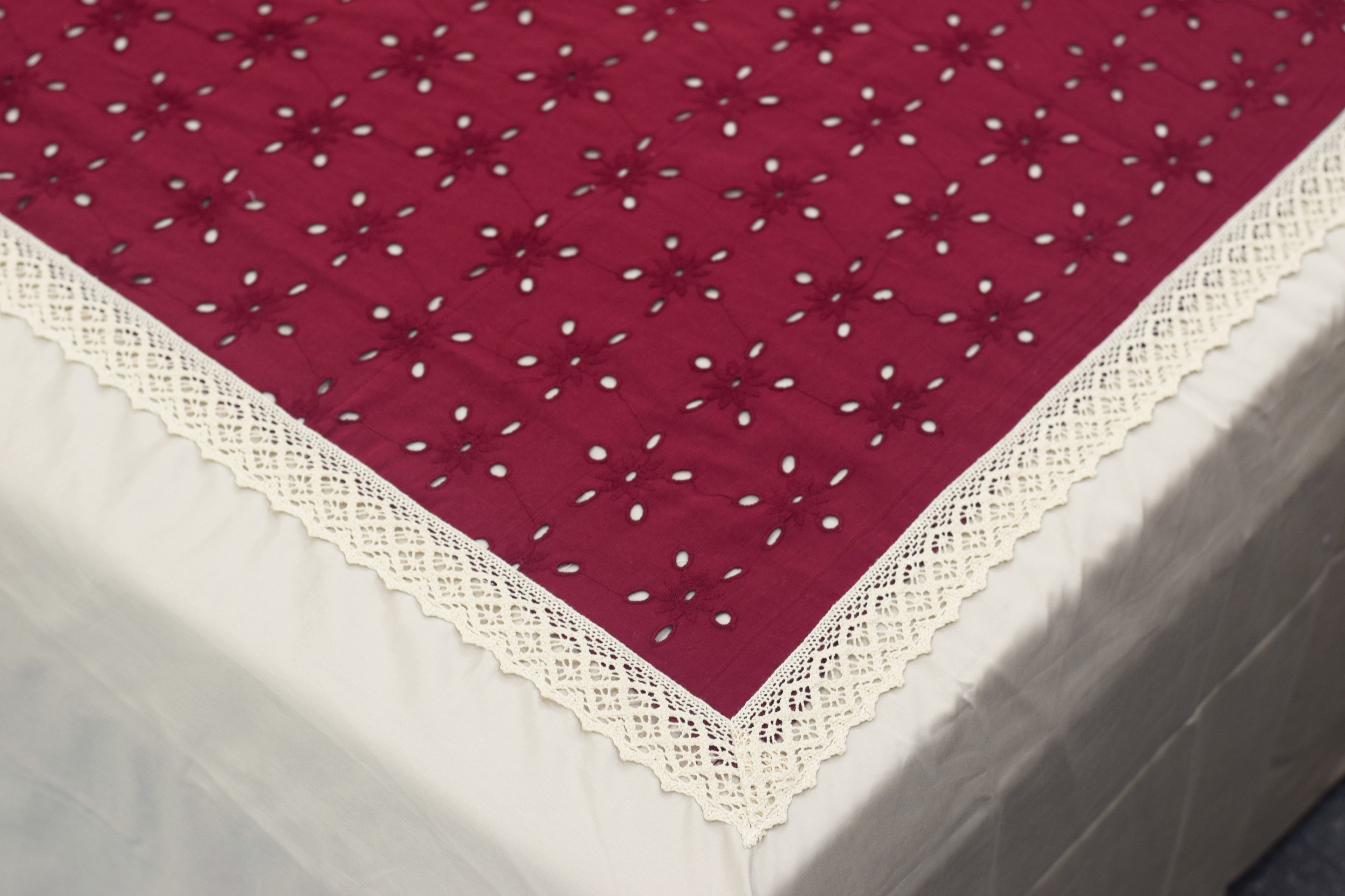 Elegant Maroon & Cream Queen Size Bedspread Set (2.40 x 2.80 m) | Nushio