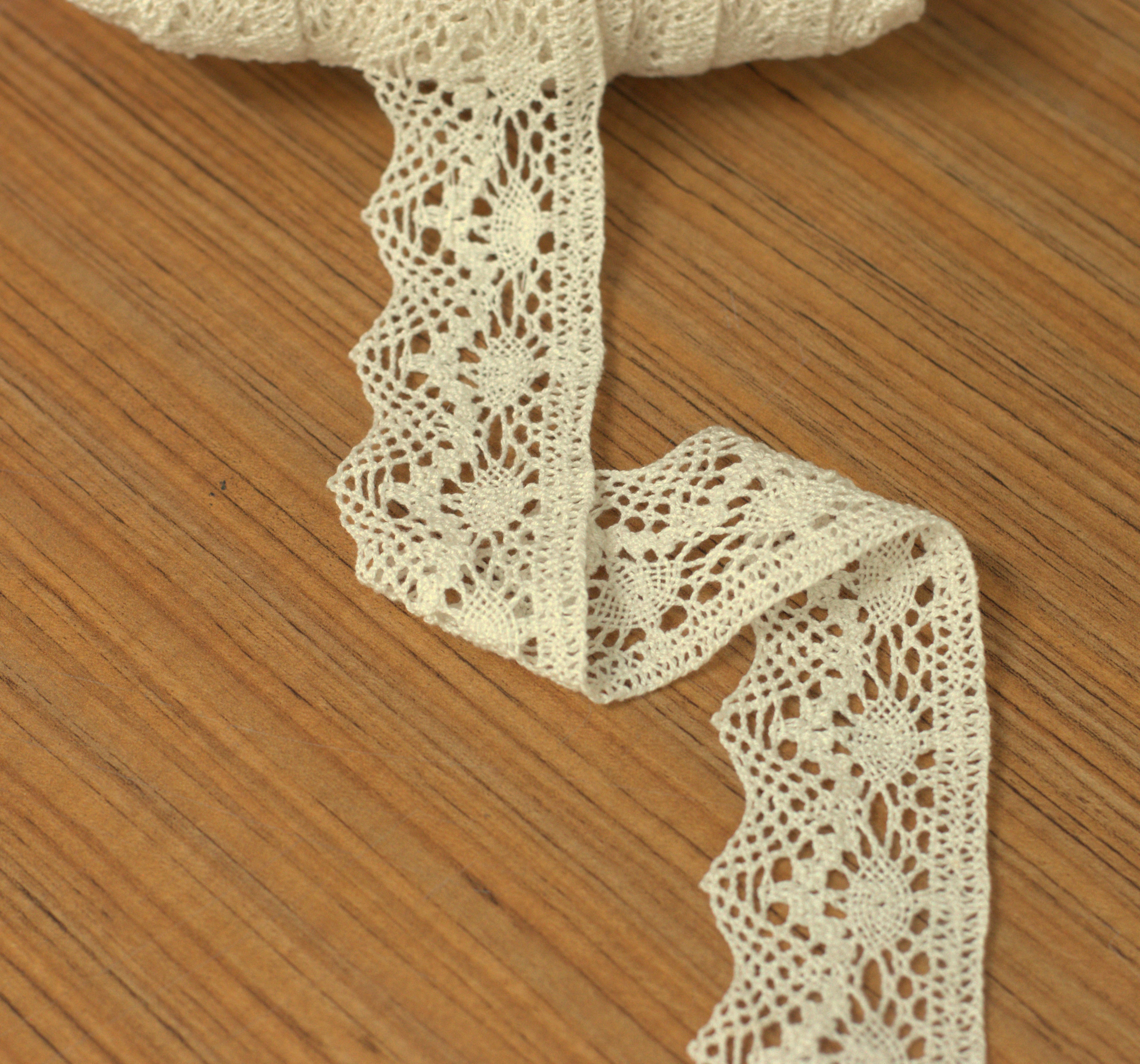 White/Beige Floral Lace Trim - 5 cm Width