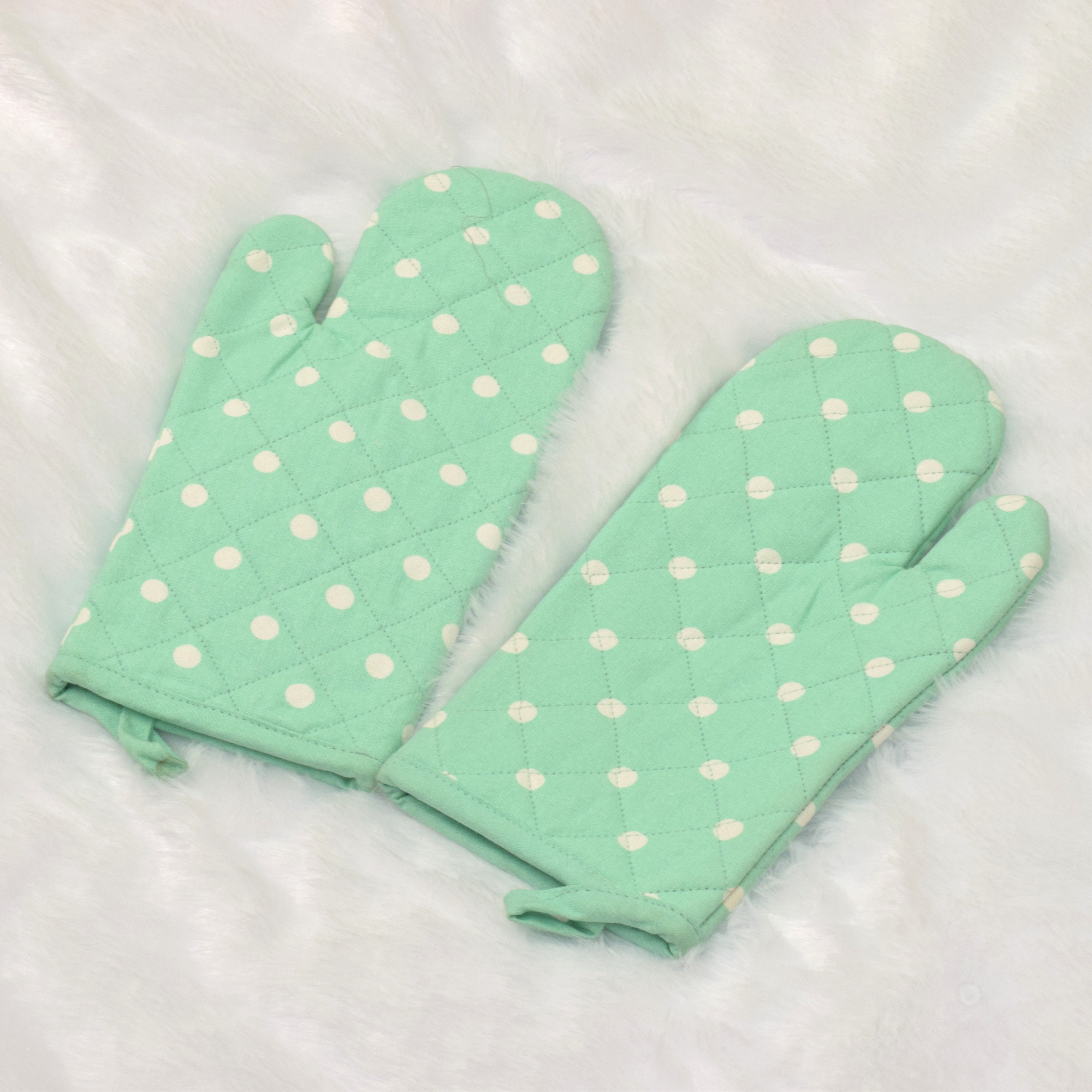 Polka Dot Quilted Cotton Oven Gloves – Heat Resistant Kitchen Mitts (Set of 2) - View 2 - Cotton - Nushio