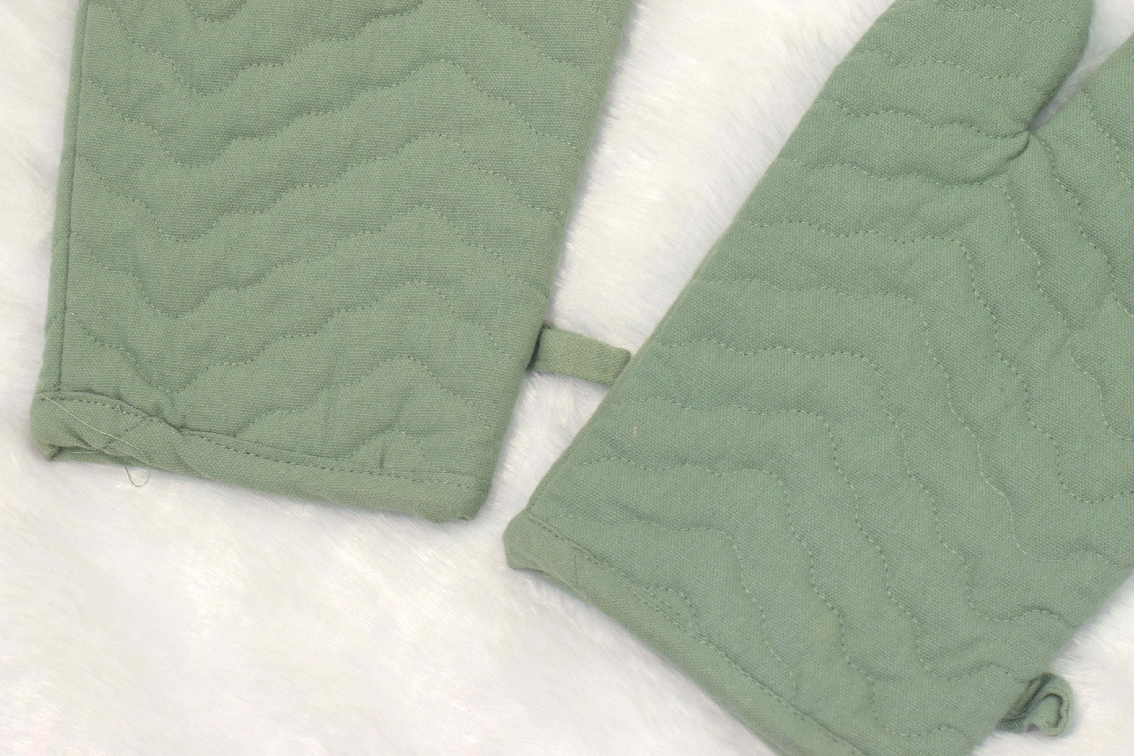 Soft Cotton Quilted Oven Gloves – Heat Resistant Kitchen Mitts (Set of 2)