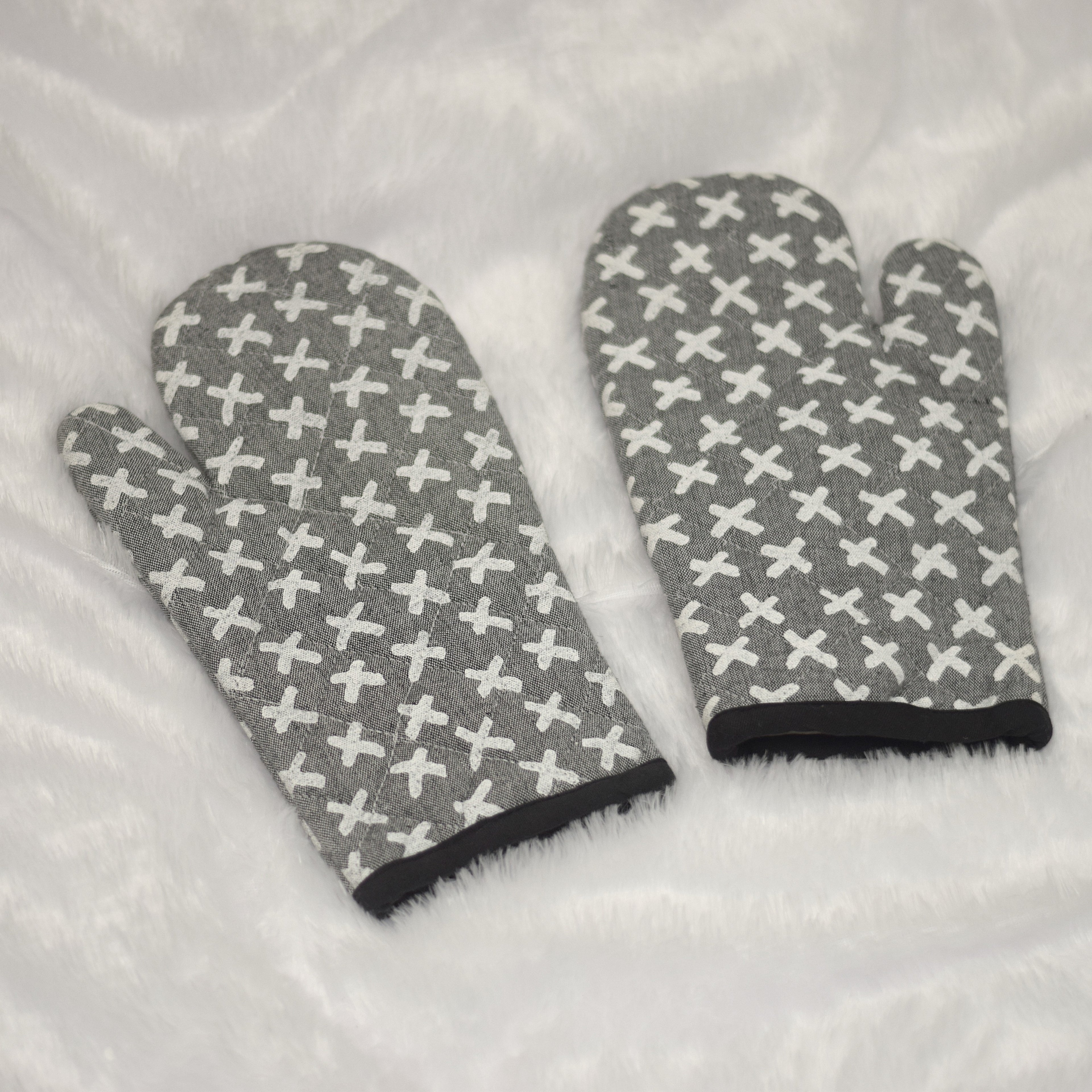 Grey Cross Pattern Cotton Oven Gloves - Set of 2 - View 3 - Cotton - Nushio