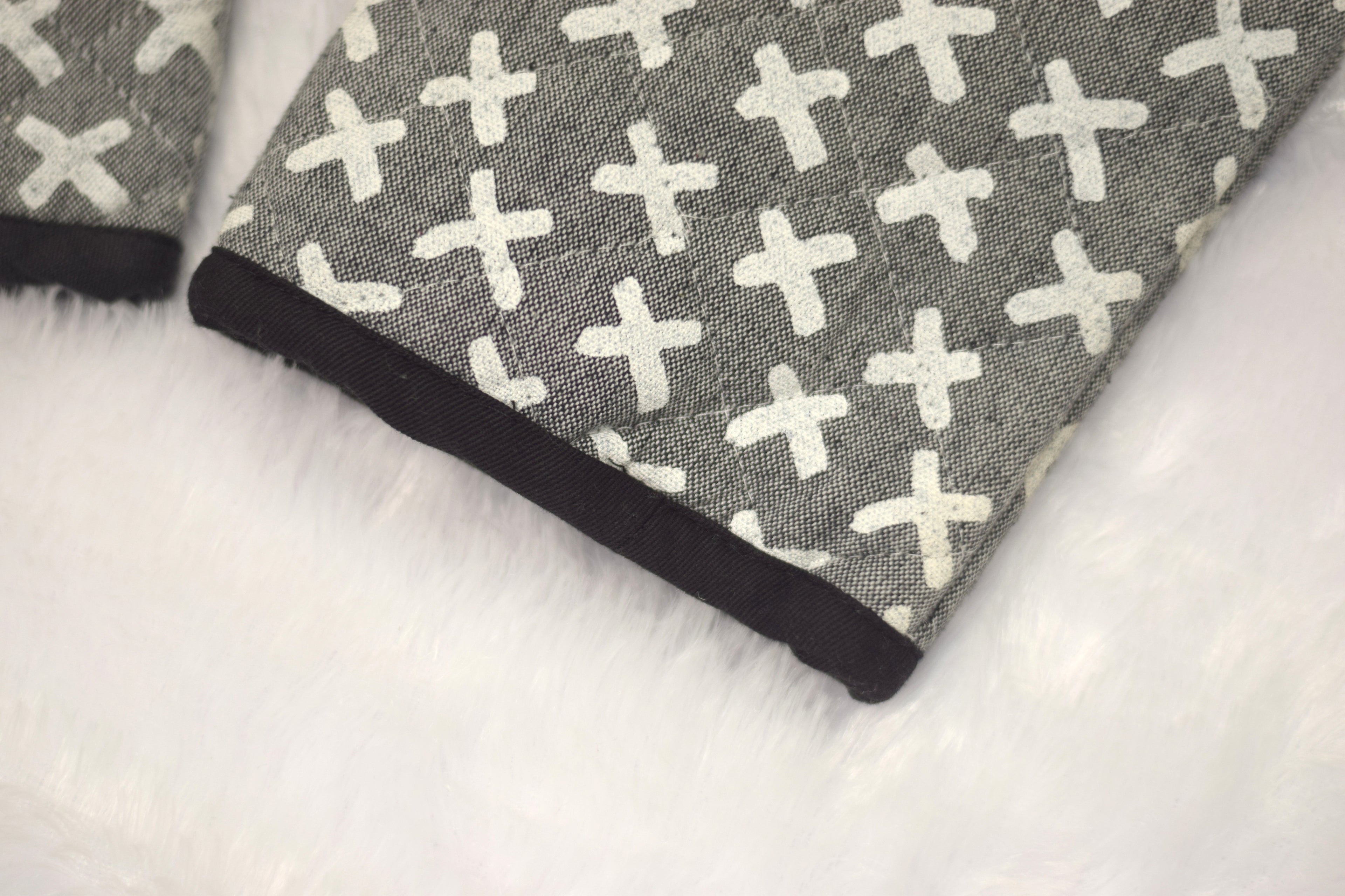 Grey Cross Pattern Cotton Oven Gloves - Set of 2