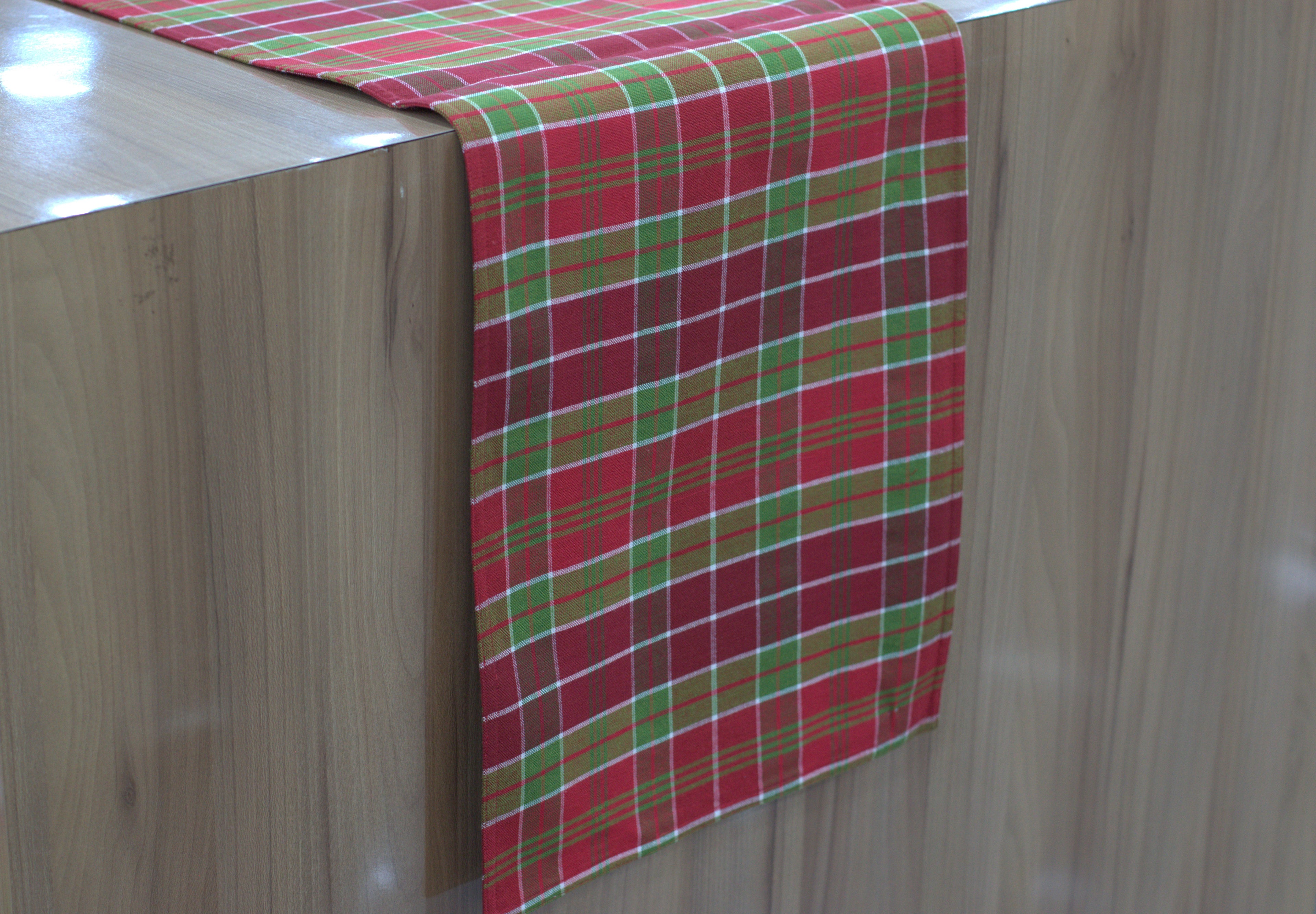 Red & Green Classic Plaid Table Runner – 185 x 35 cm
