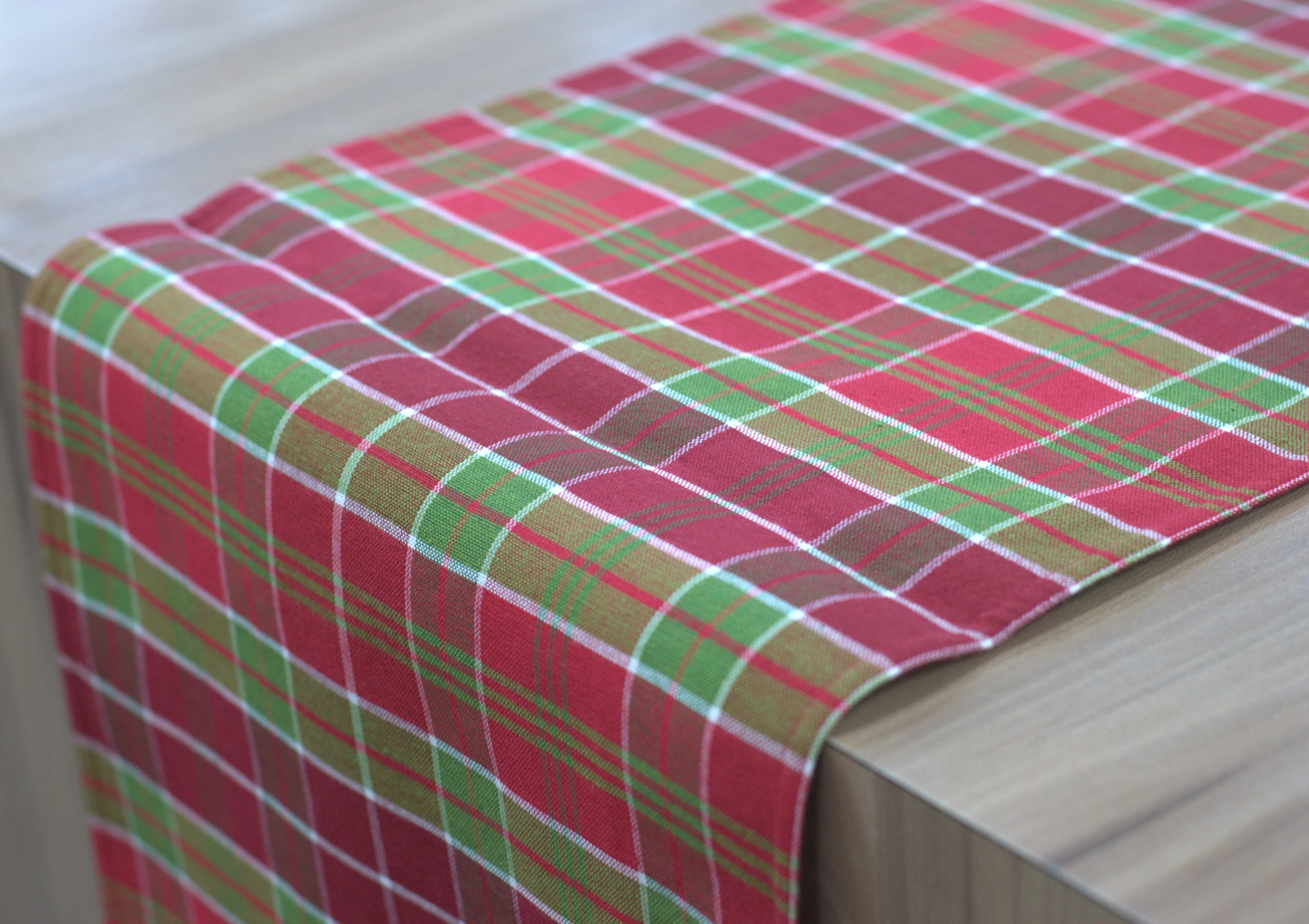 Red & Green Classic Plaid Table Runner – 185 x 35 cm