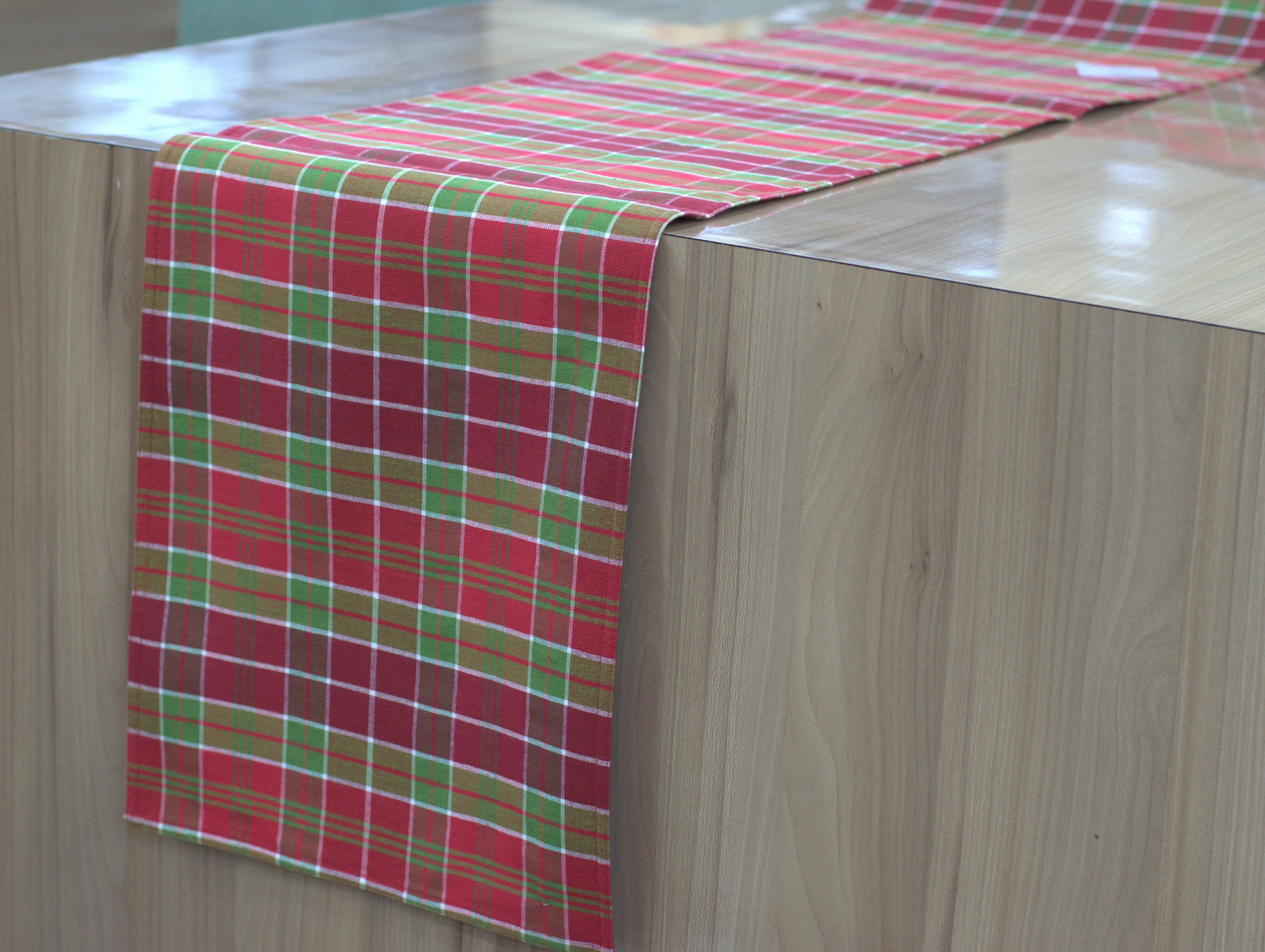 Red & Green Classic Plaid Table Runner – 185 x 35 cm