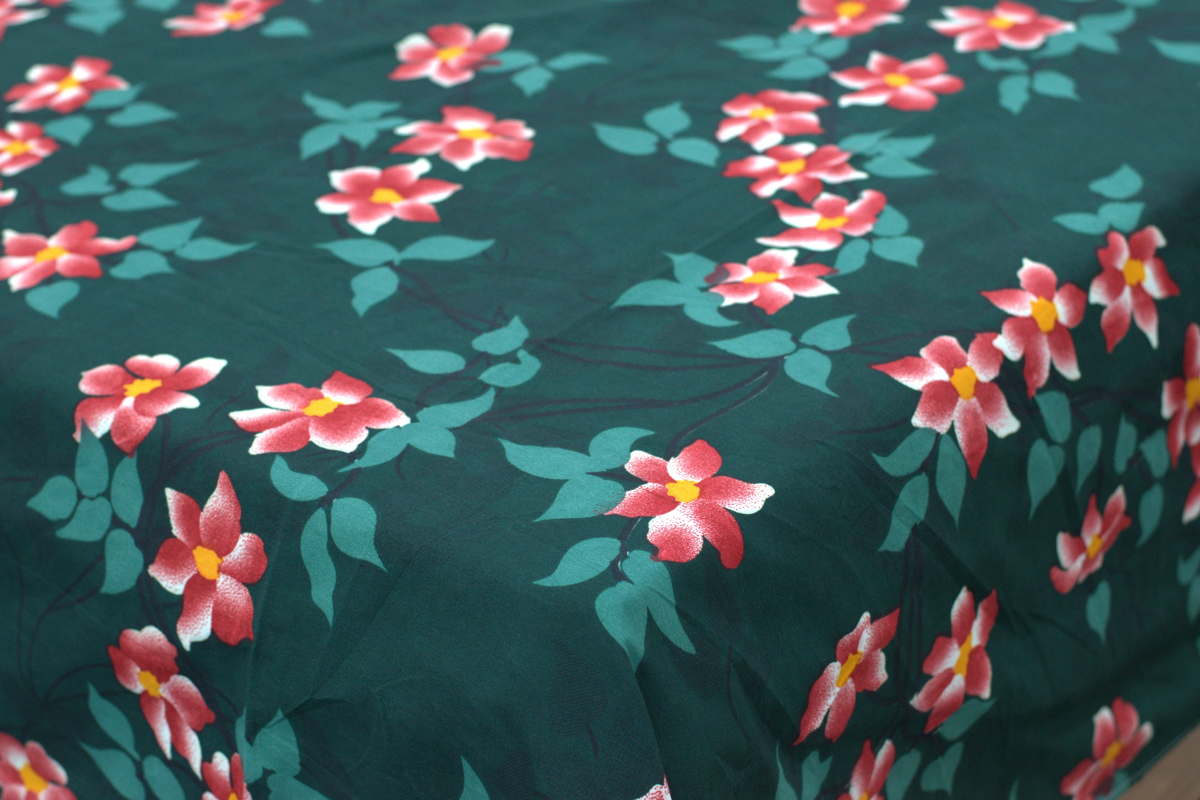 Soft Feel Floral Blend Bedsheet (225 x 250 cm) with Pillow Covers – Elegant Green Print