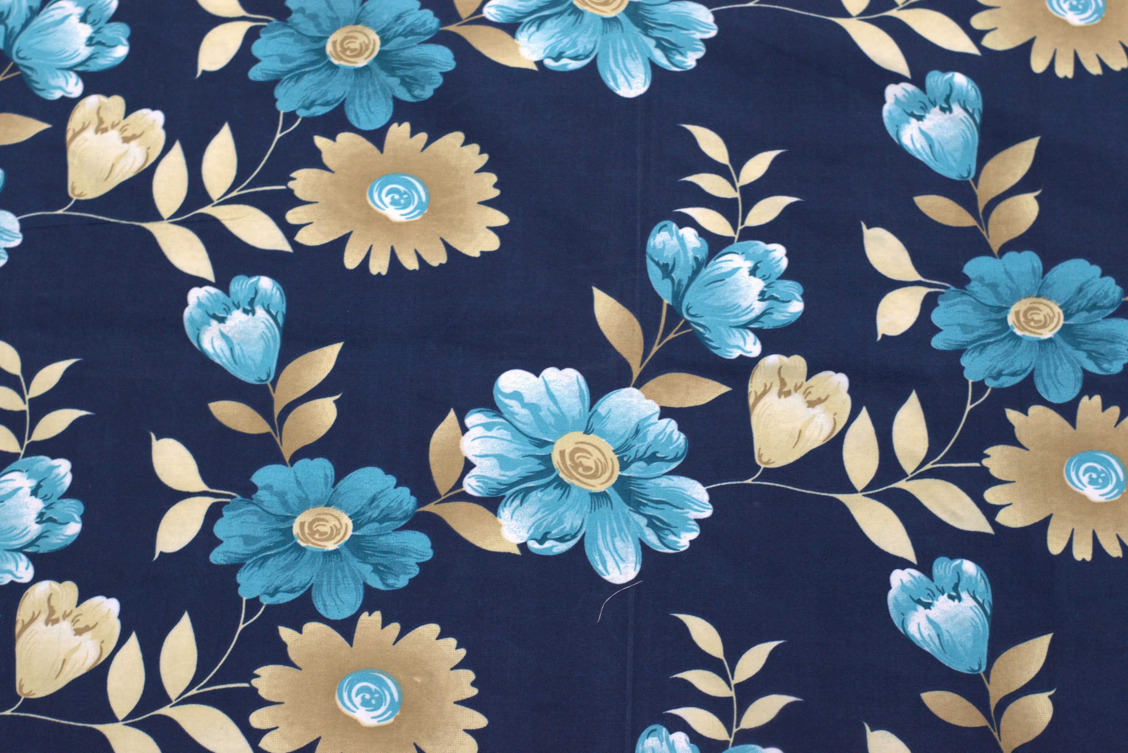 Soft Feel Floral Blend Bed Sheet Set (225 x 250 cm) – Navy Blue with Elegant Blue & Beige Flowers