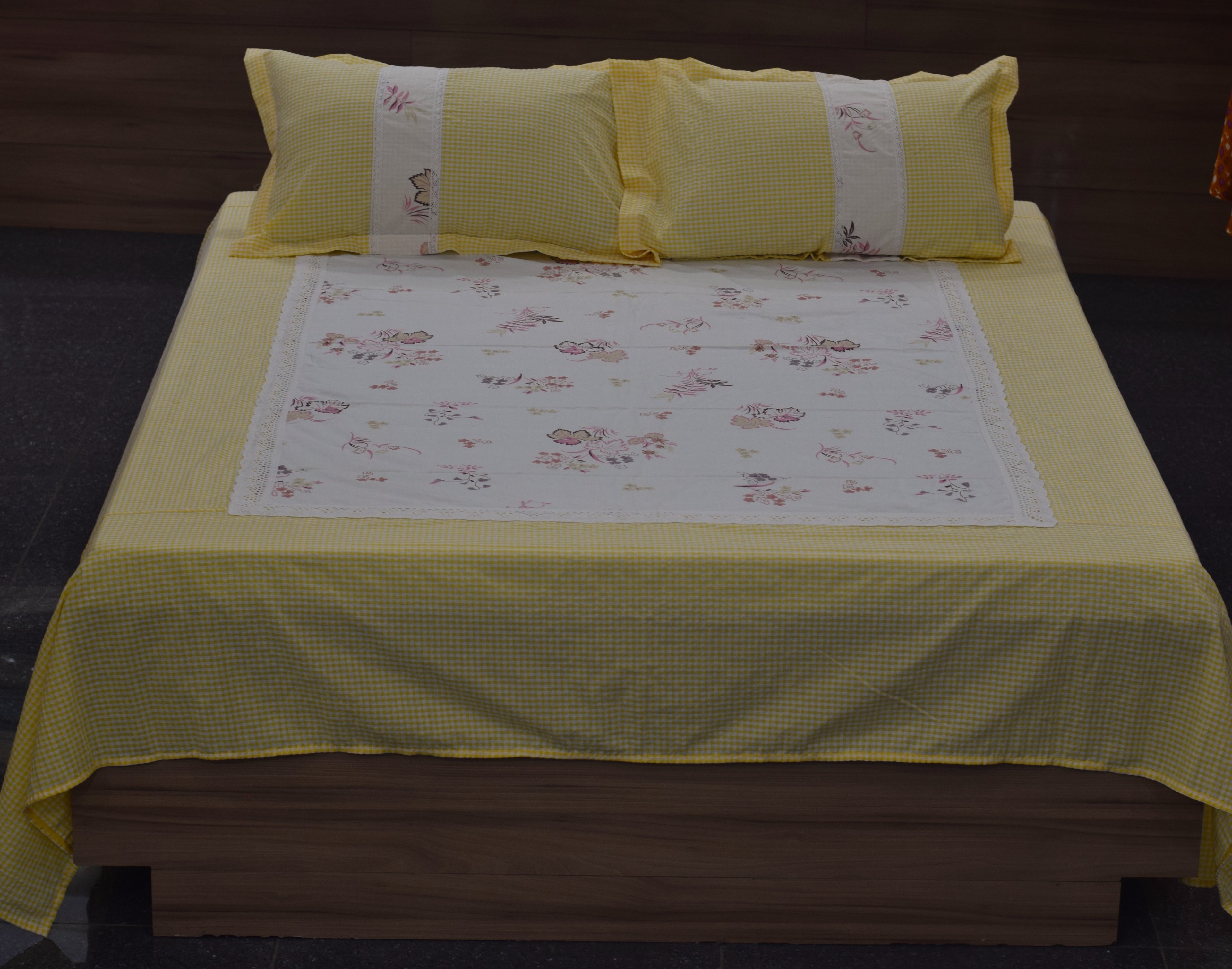 Yellow Gingham Floral Queen Size Bedspread Set (240 x 240 cm)