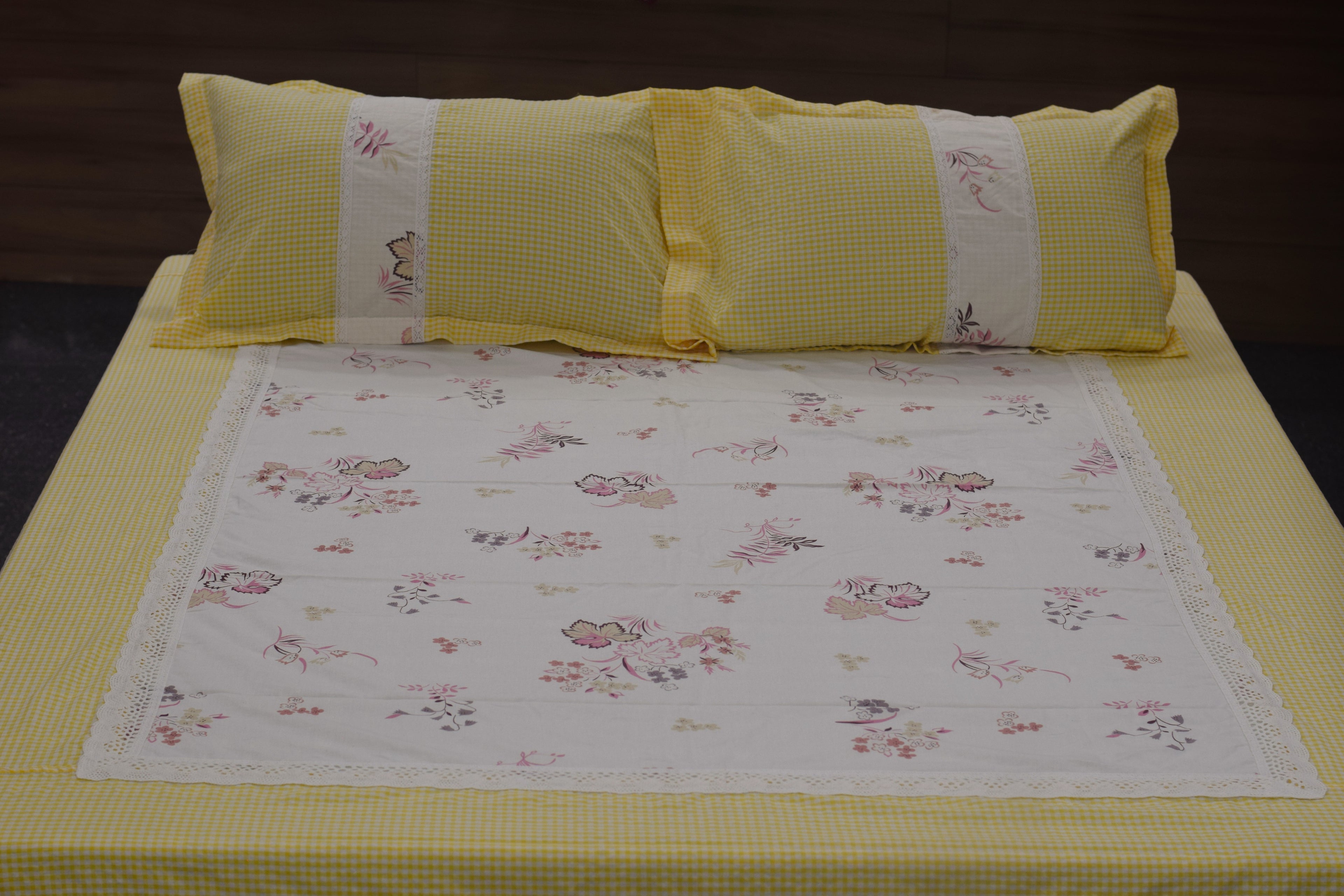 Yellow Gingham Floral Queen Size Bedspread Set (240 x 240 cm)